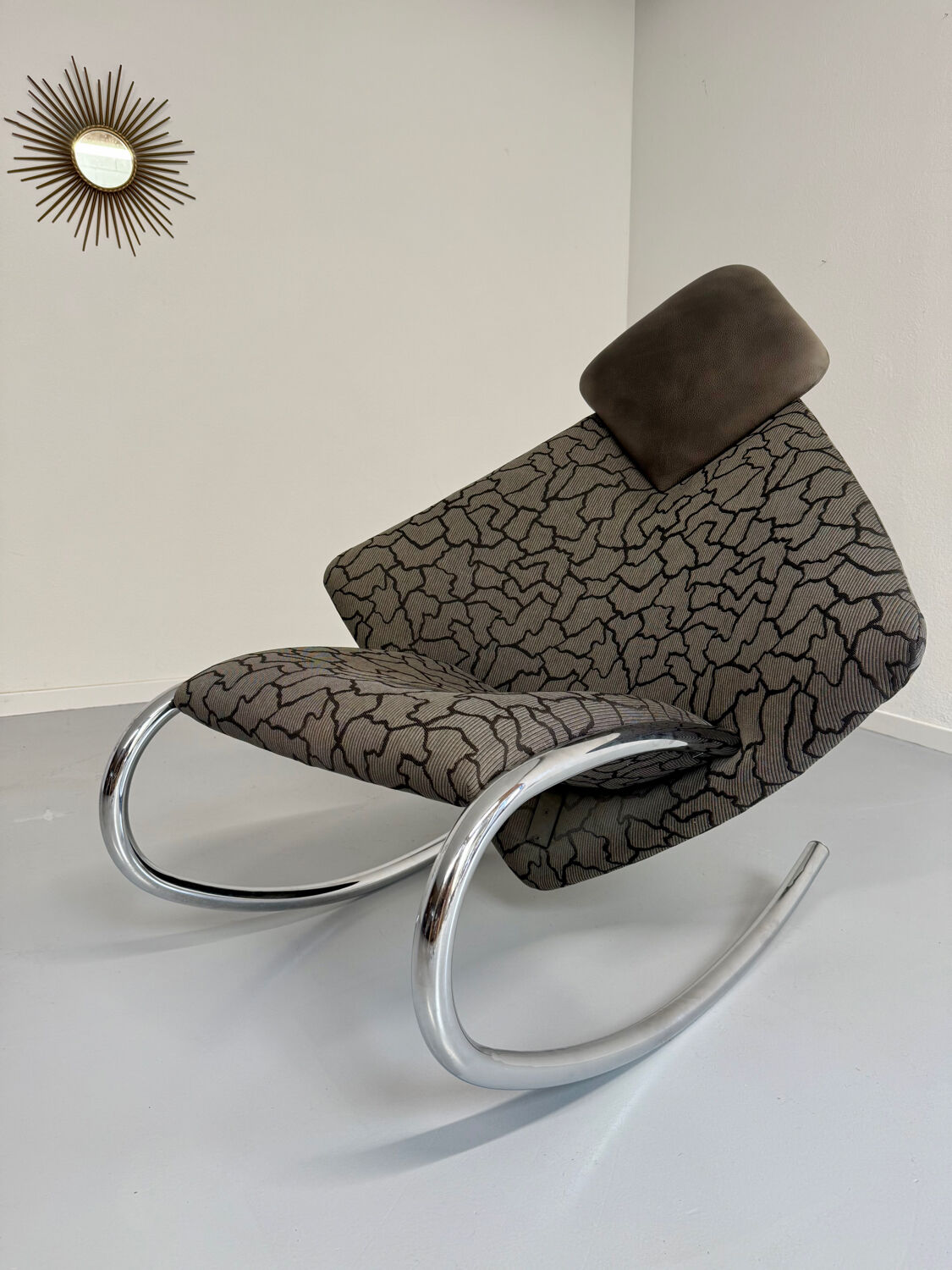 French design rocking chair in fabric and metal from the 70s/80s