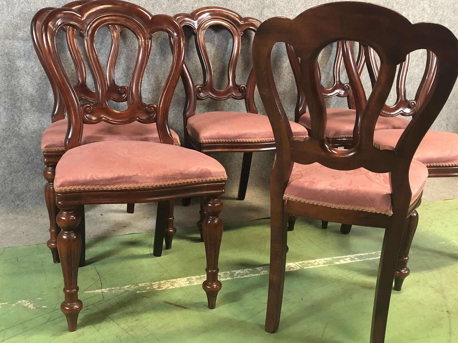 Suite de 6 chaises de style Victorien en acajou
