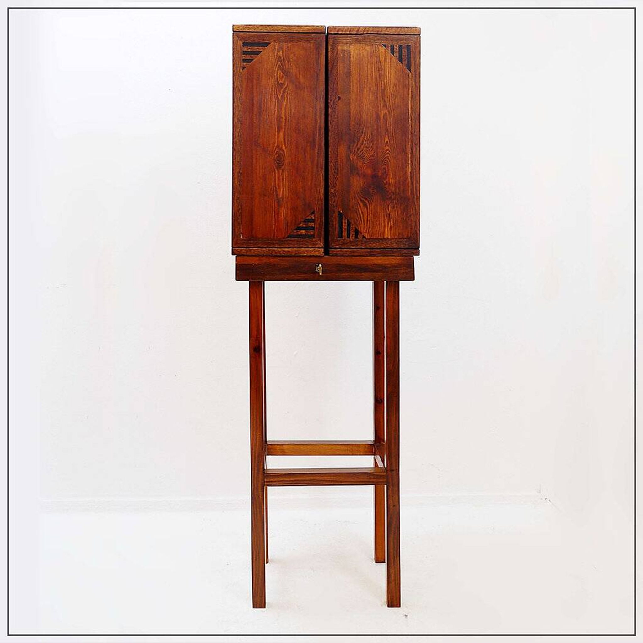 Contemporary wooden bar furniture