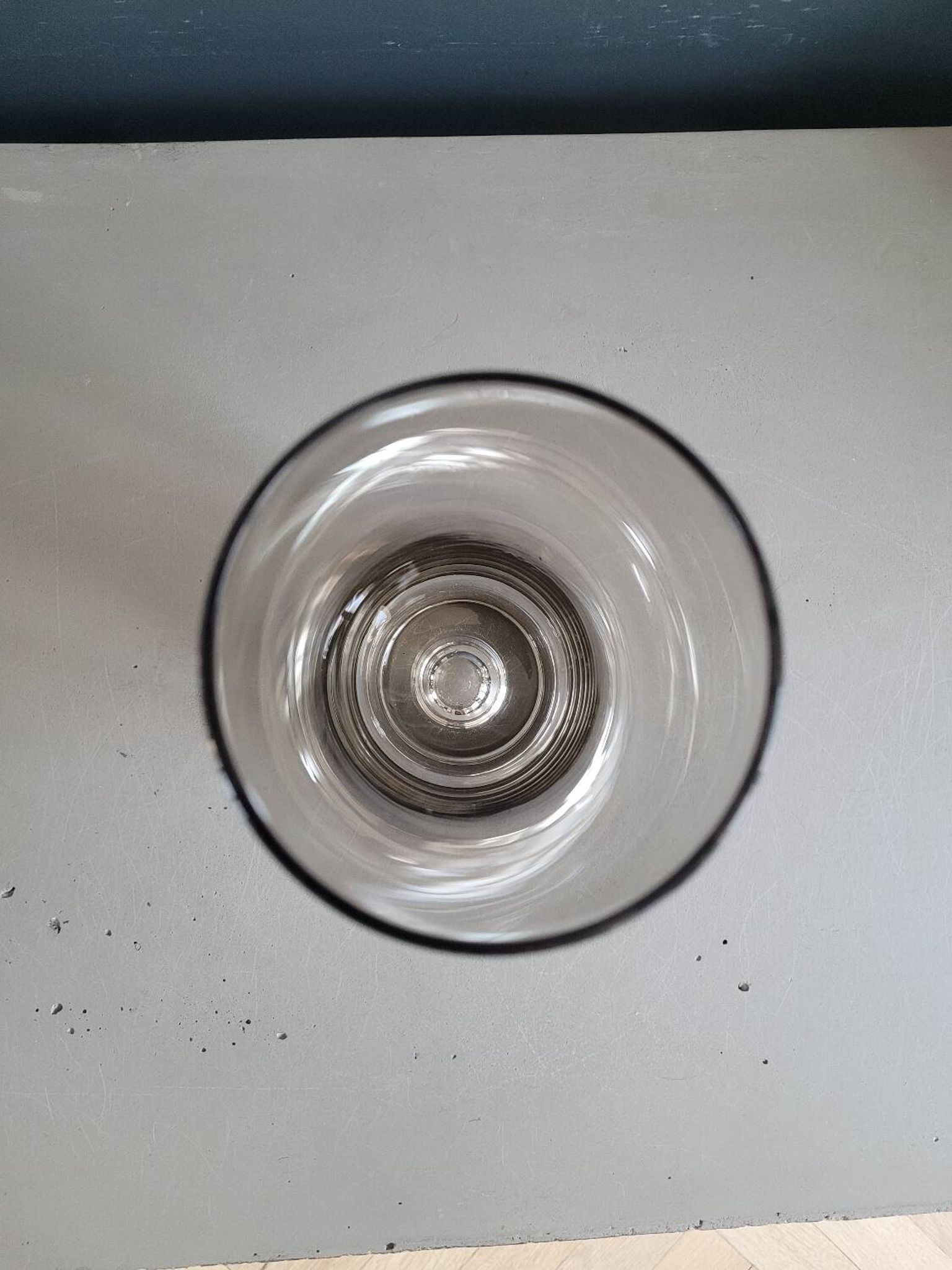 Vase rouleau en verre fumé