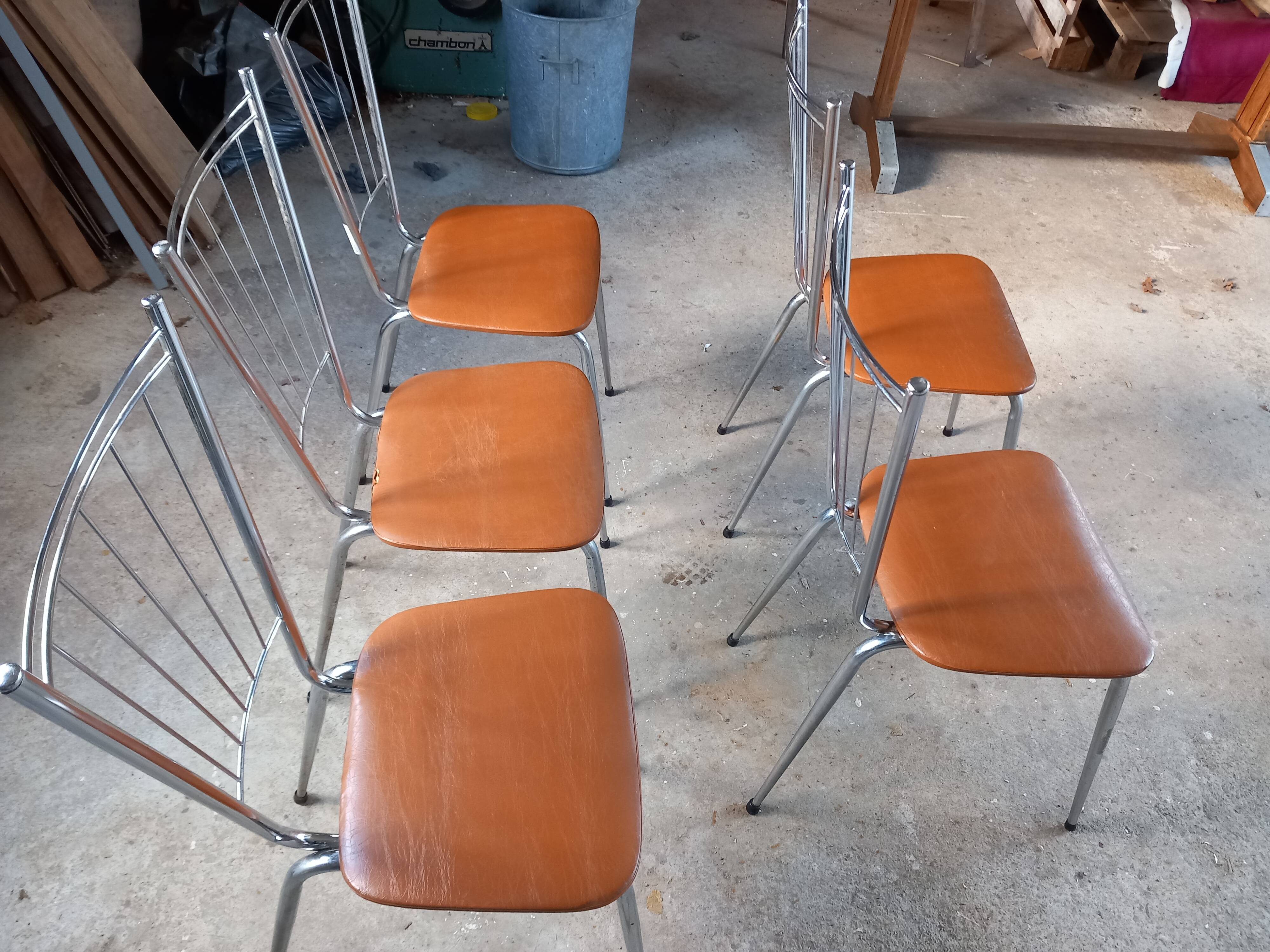 Suite of 5 vintage chairs 1950