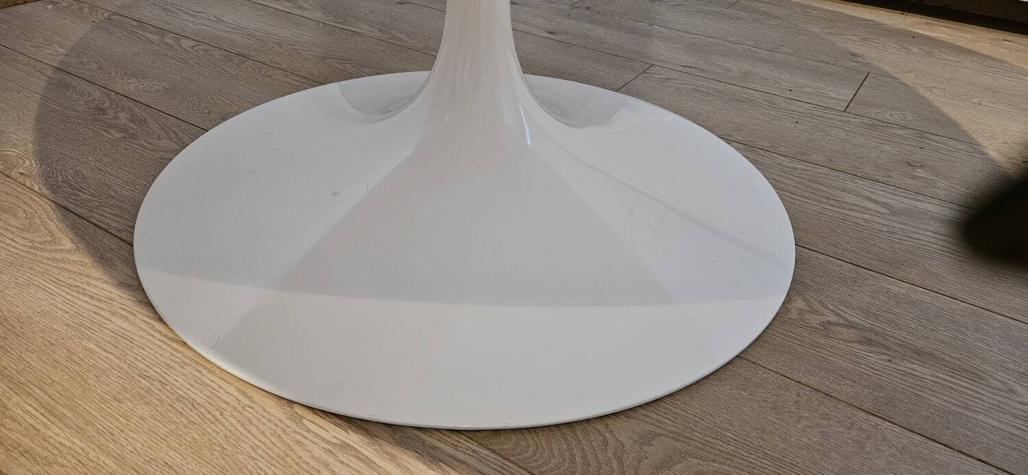 Knoll Saarinen Tulip table 137
