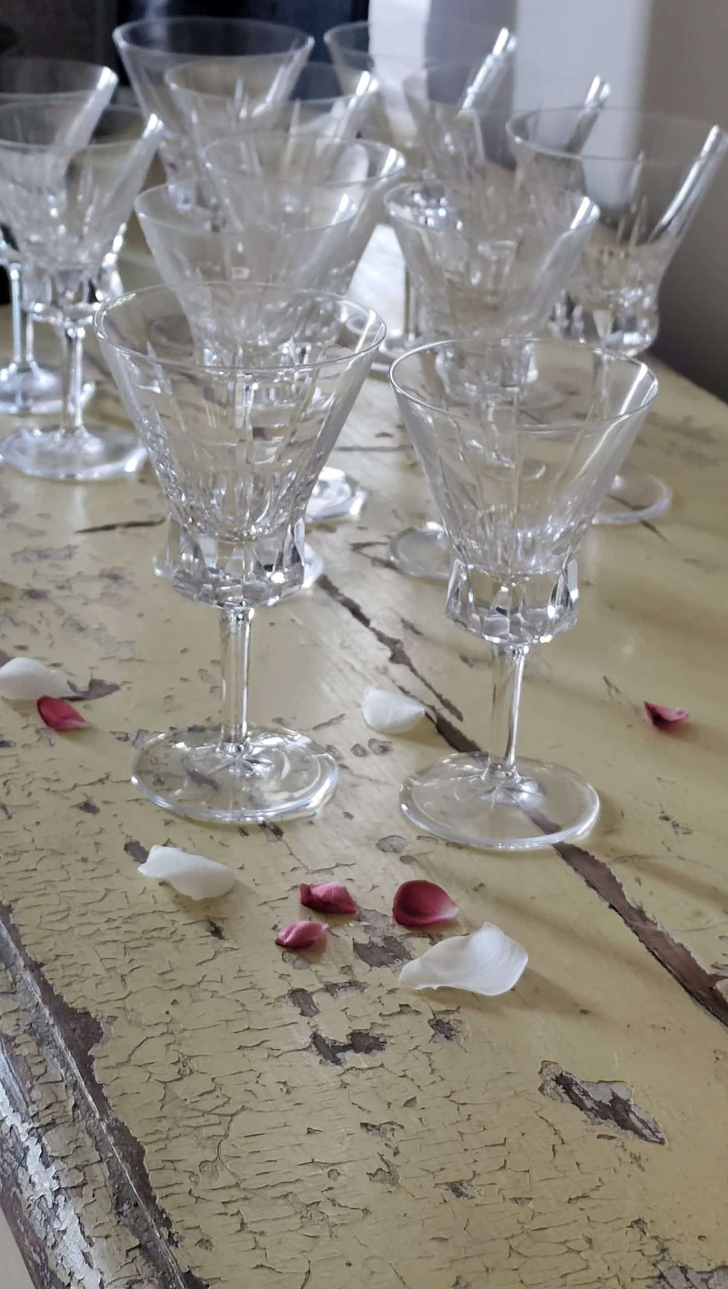 Service of 12 pieces, white and red wine, Bayel crystal.
