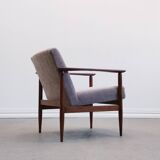Mid Century Easy Chair in warm grey textil.