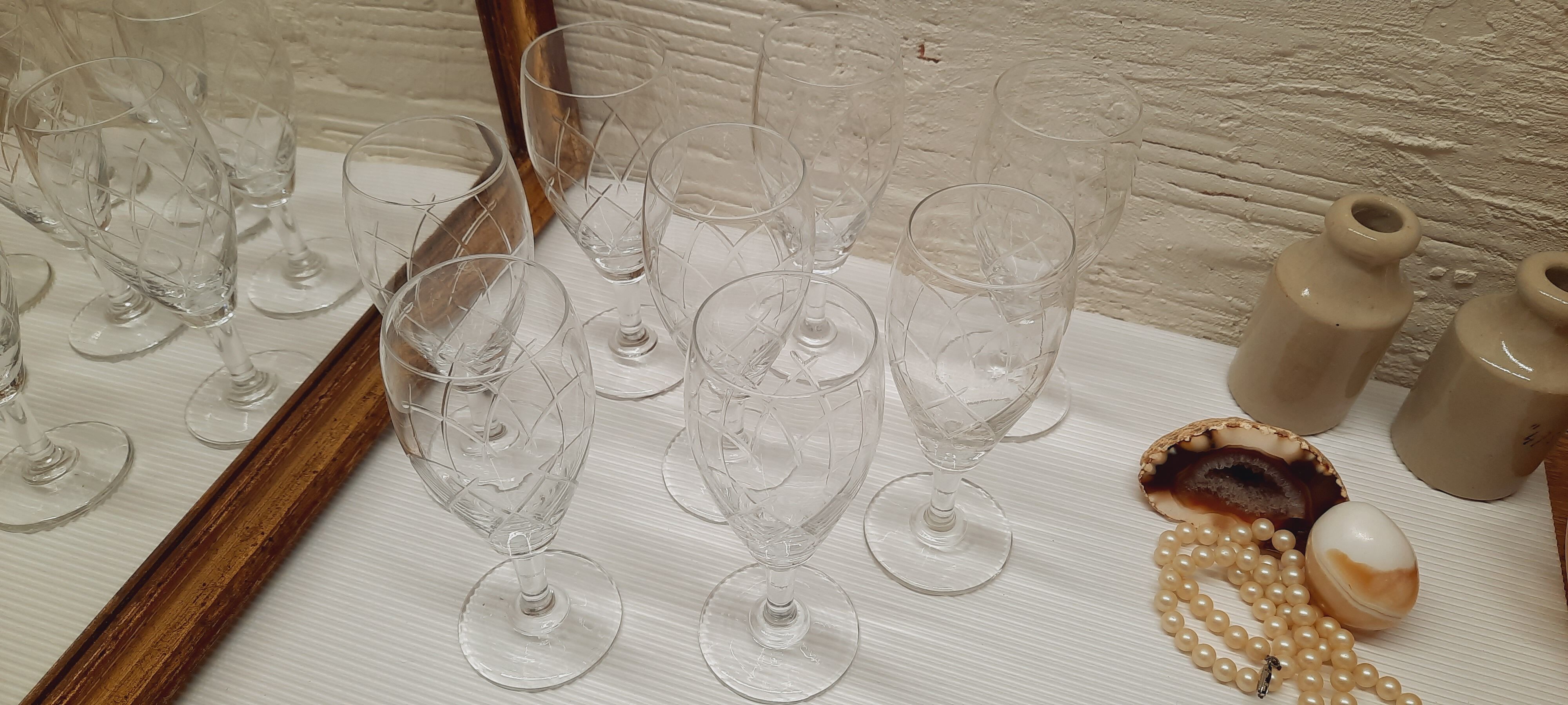 Set 8 glasses champagne glass chiseled