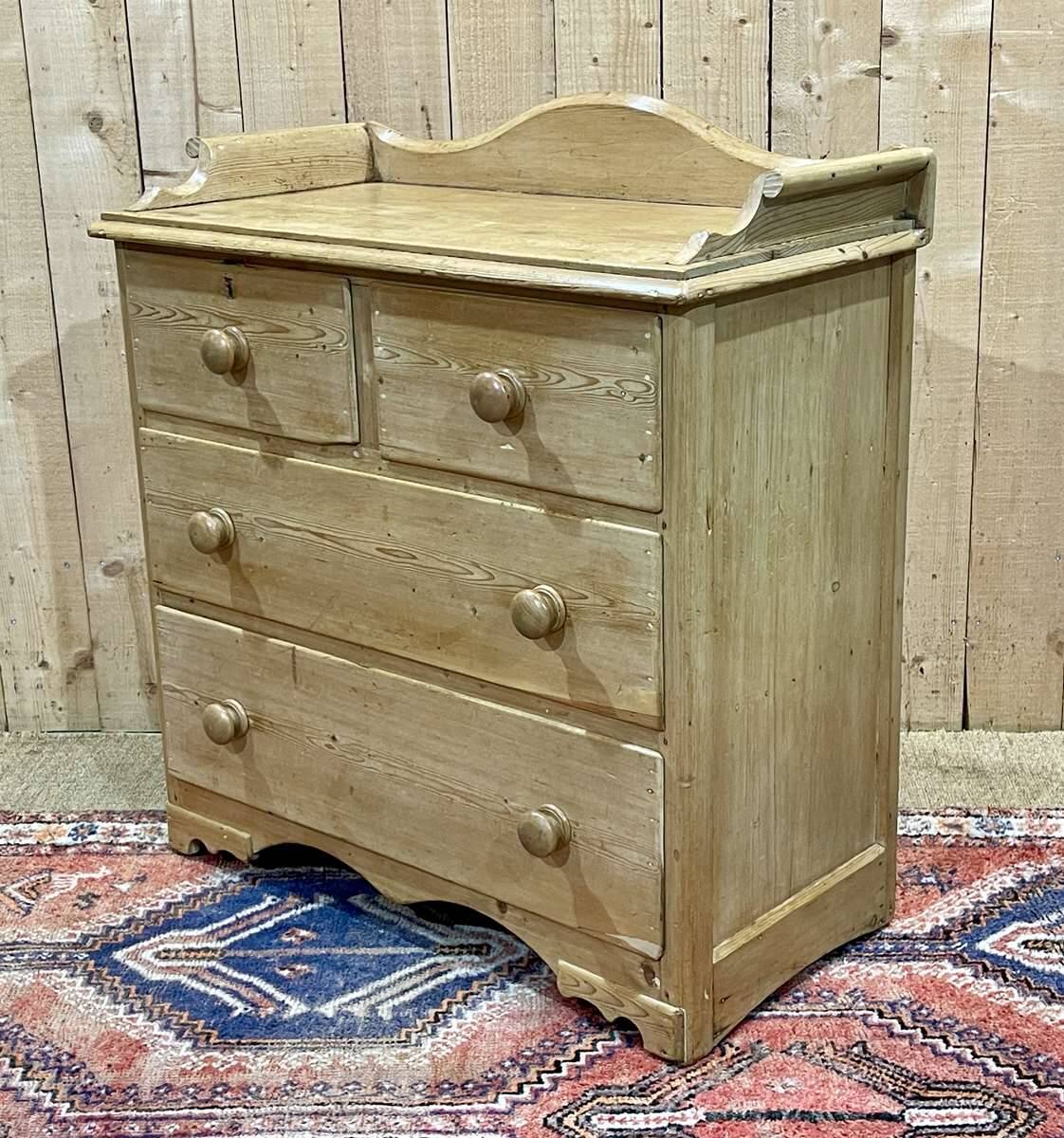19th century Victorian chest of drawers in fir