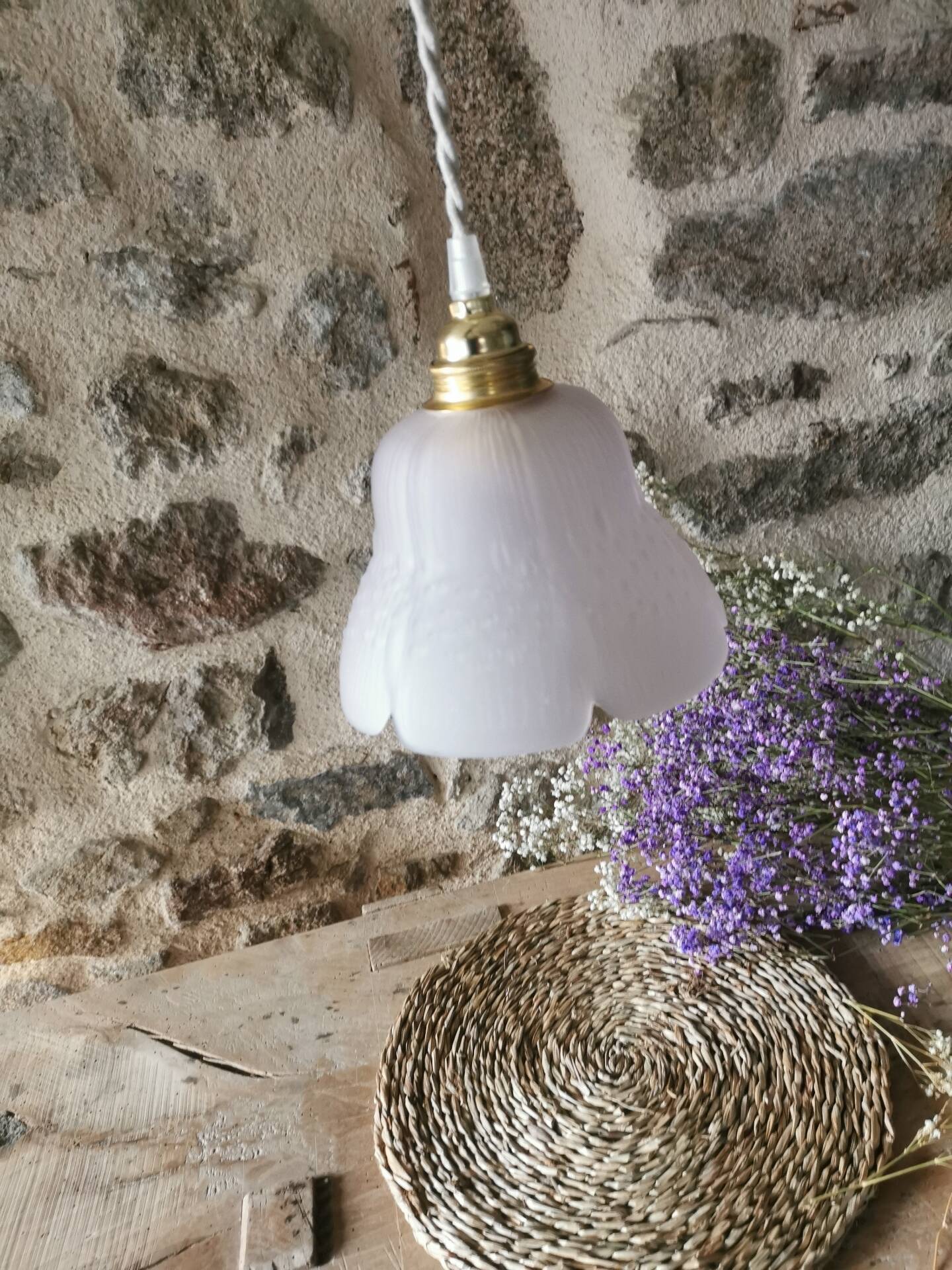 Suspension fleur Vintage en verre moulé rose
