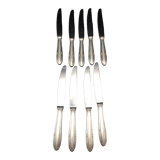9 table knives in silver metal.