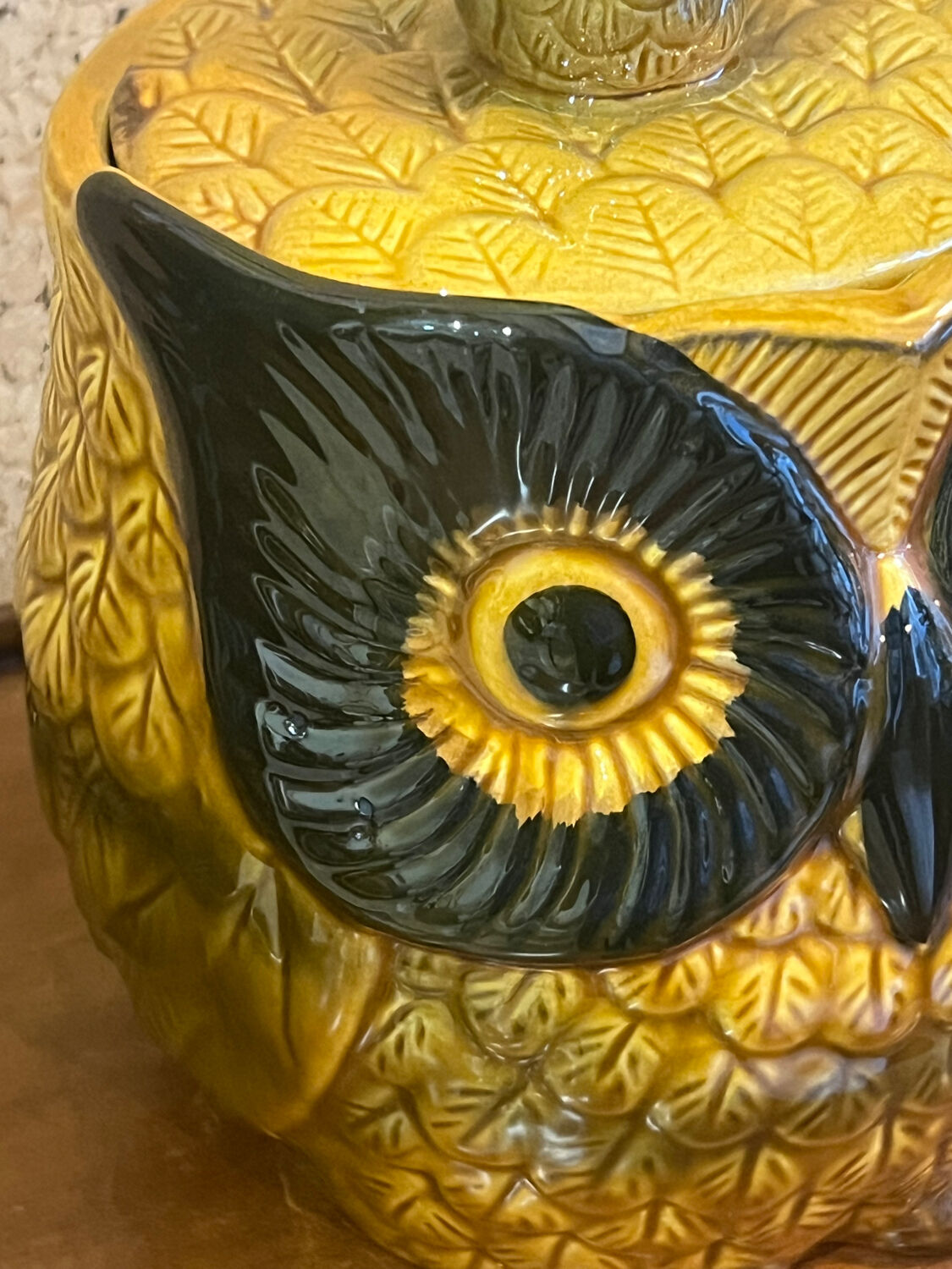 Owl 1970 / slipware box