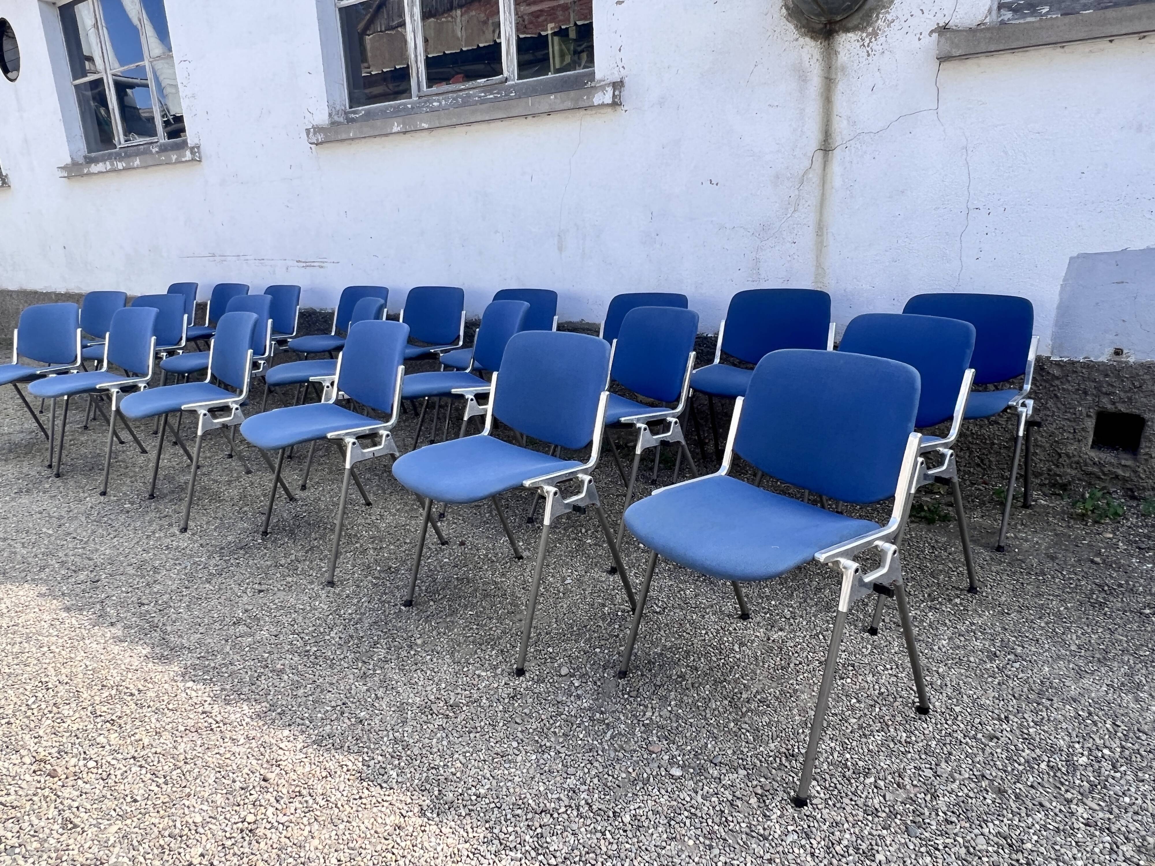 Série de 40 chaises de G. Piretti pour Castelli Anonima Castelli, Italie, années 1970