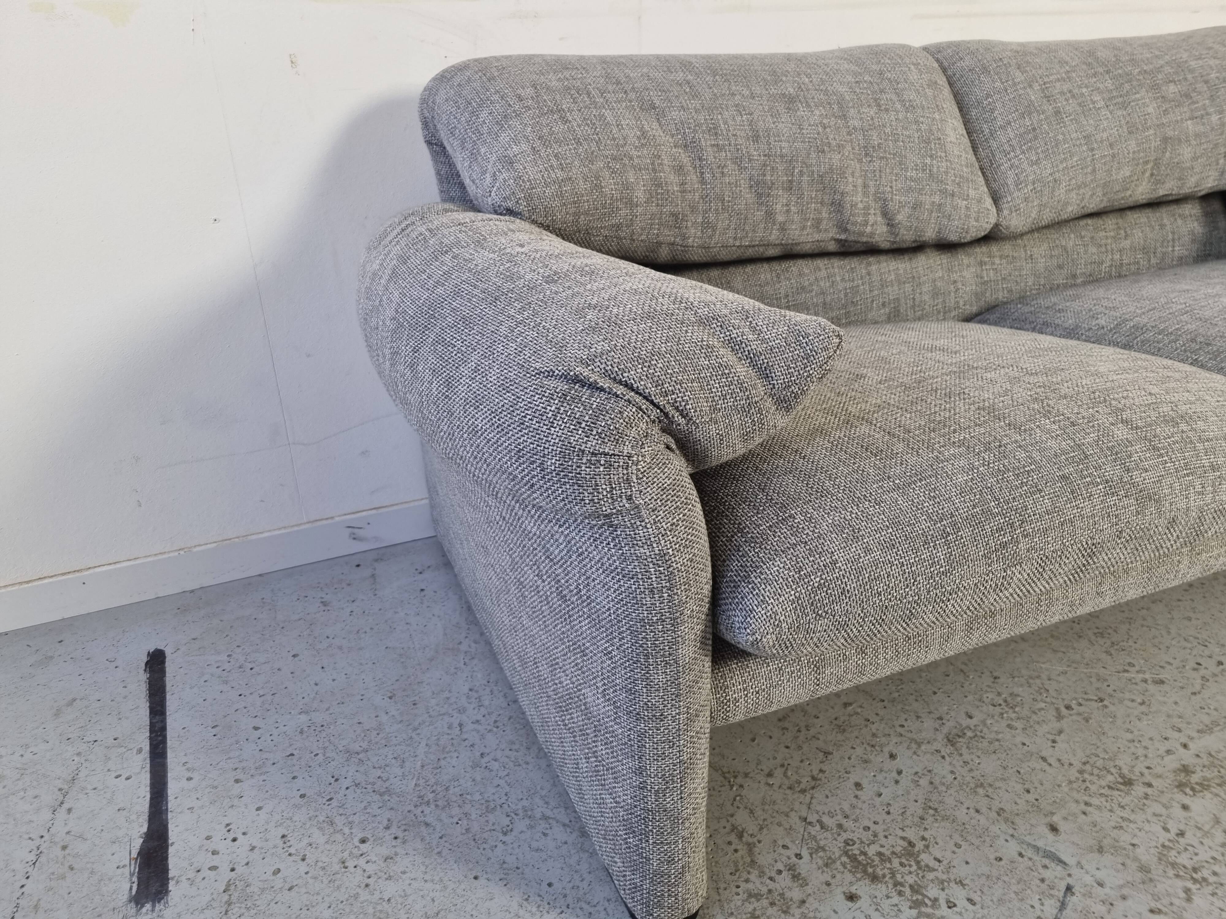 Maralunga sofa by Vico Magistretti for Cassina