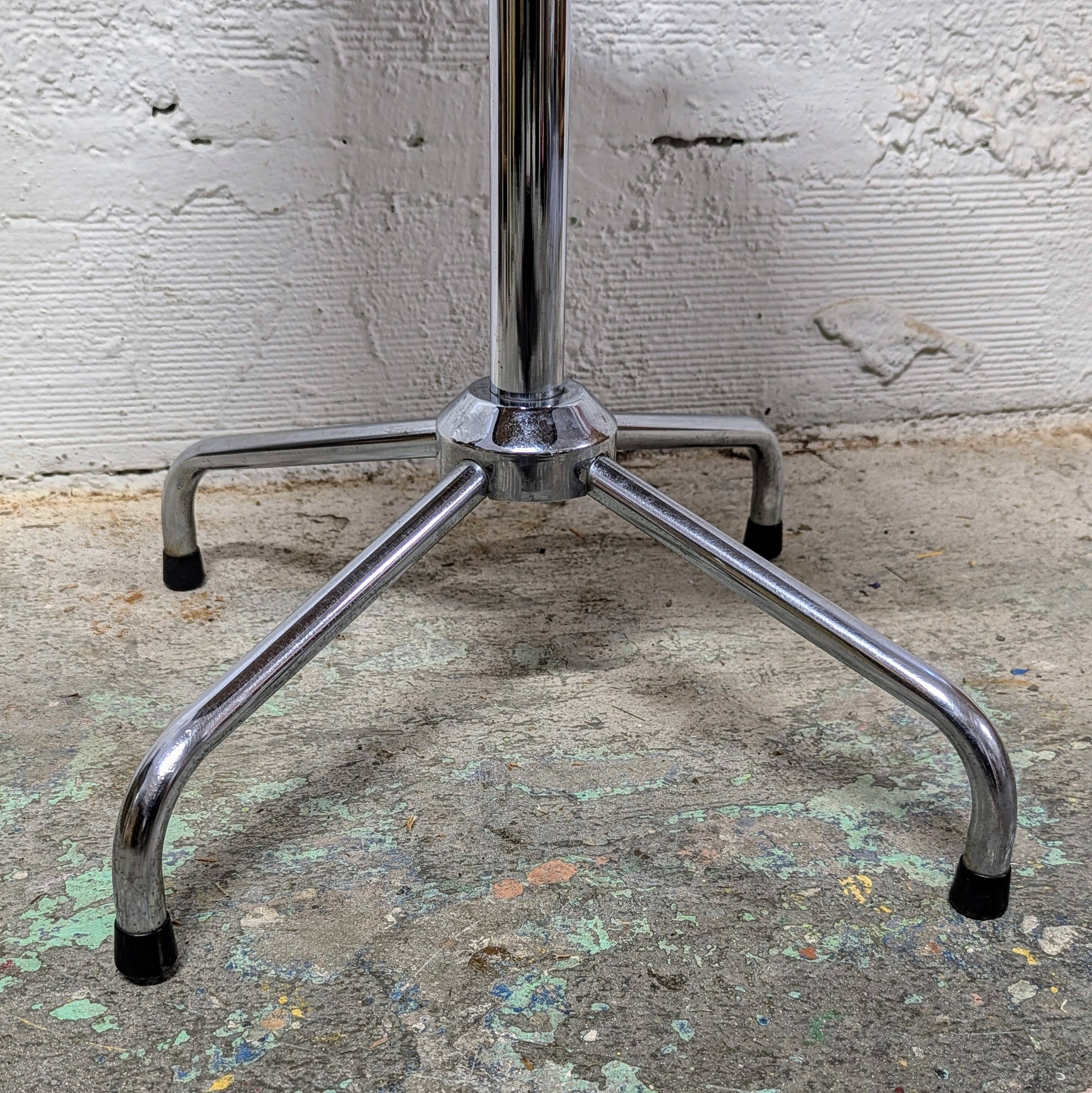Vintage workshop chair with star base
