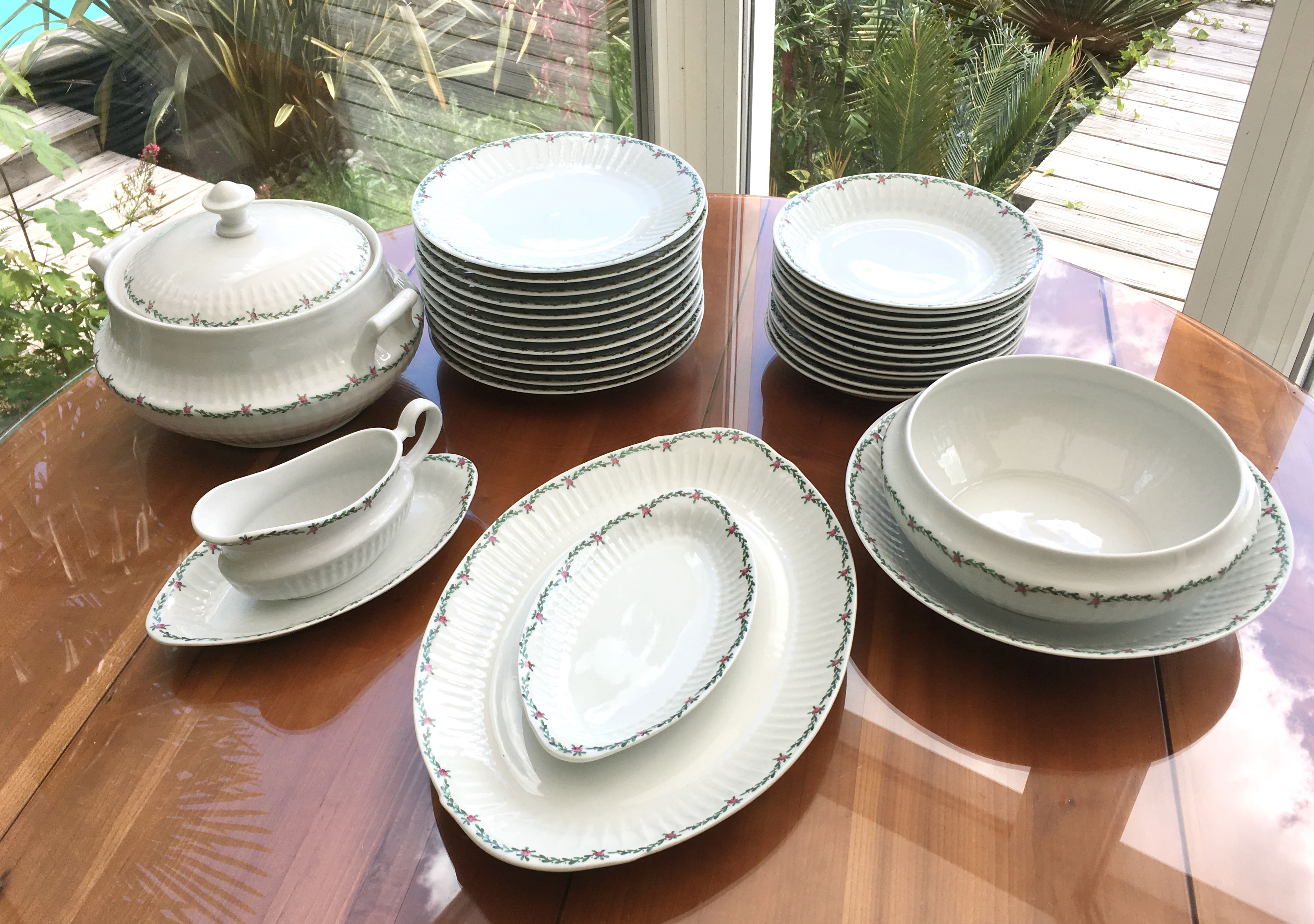 Plate service for 12 people 1970