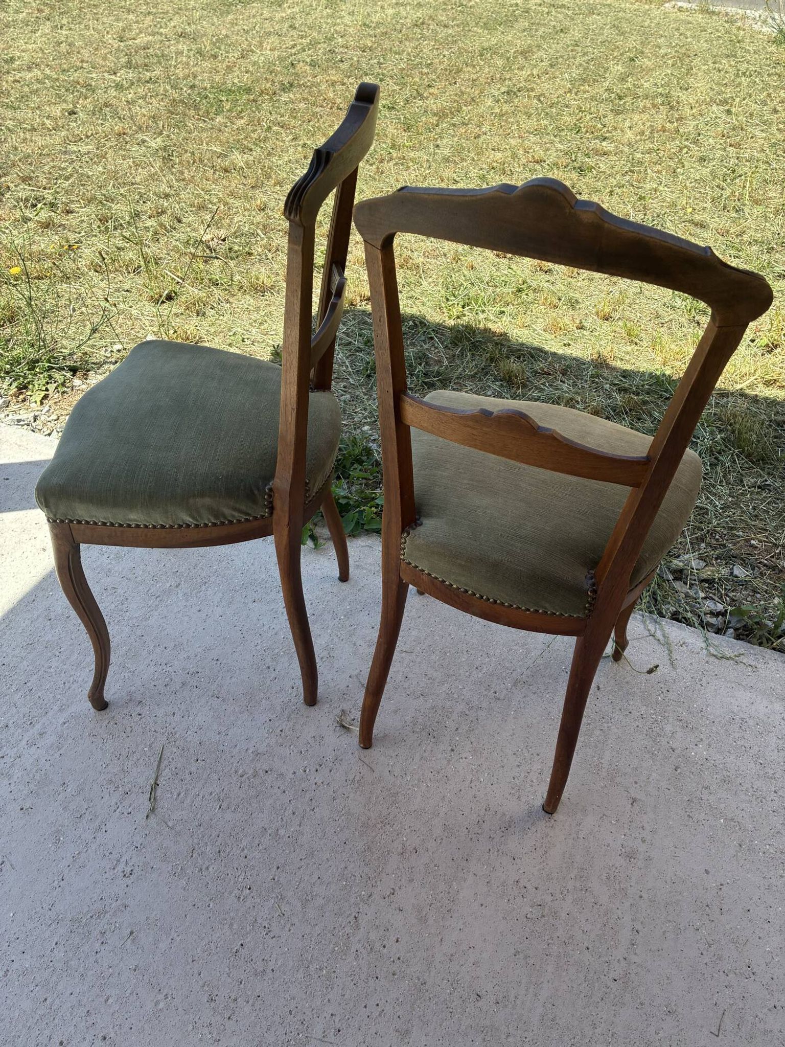 Paire de chaises style Louis 15