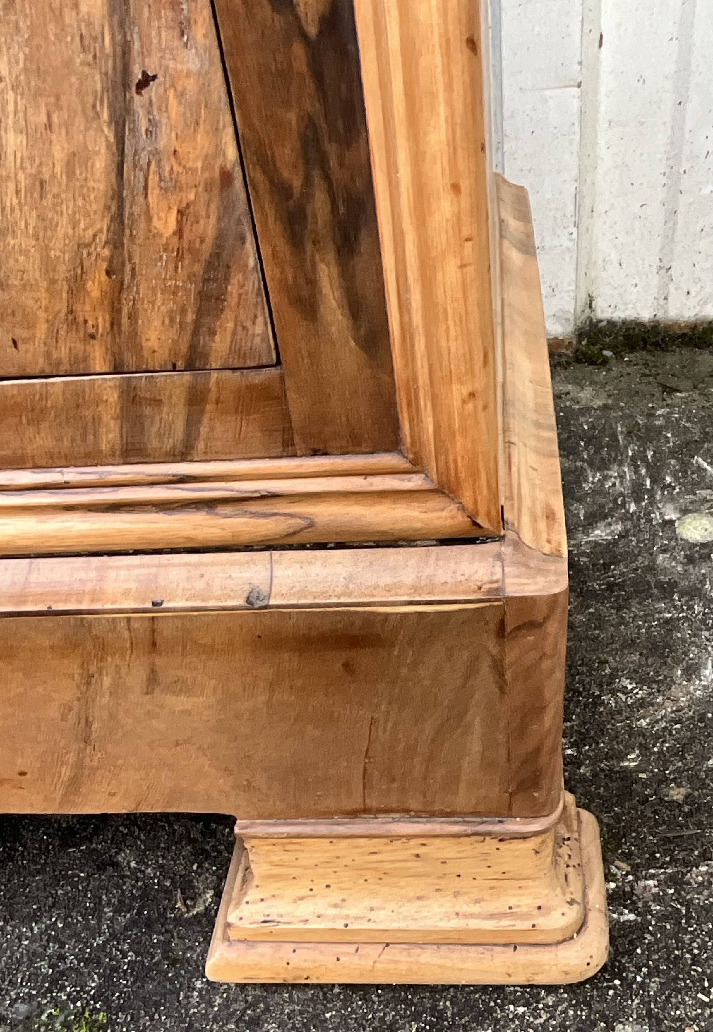 Louis-Philippe secretary, mid-19th century, in walnut burl.