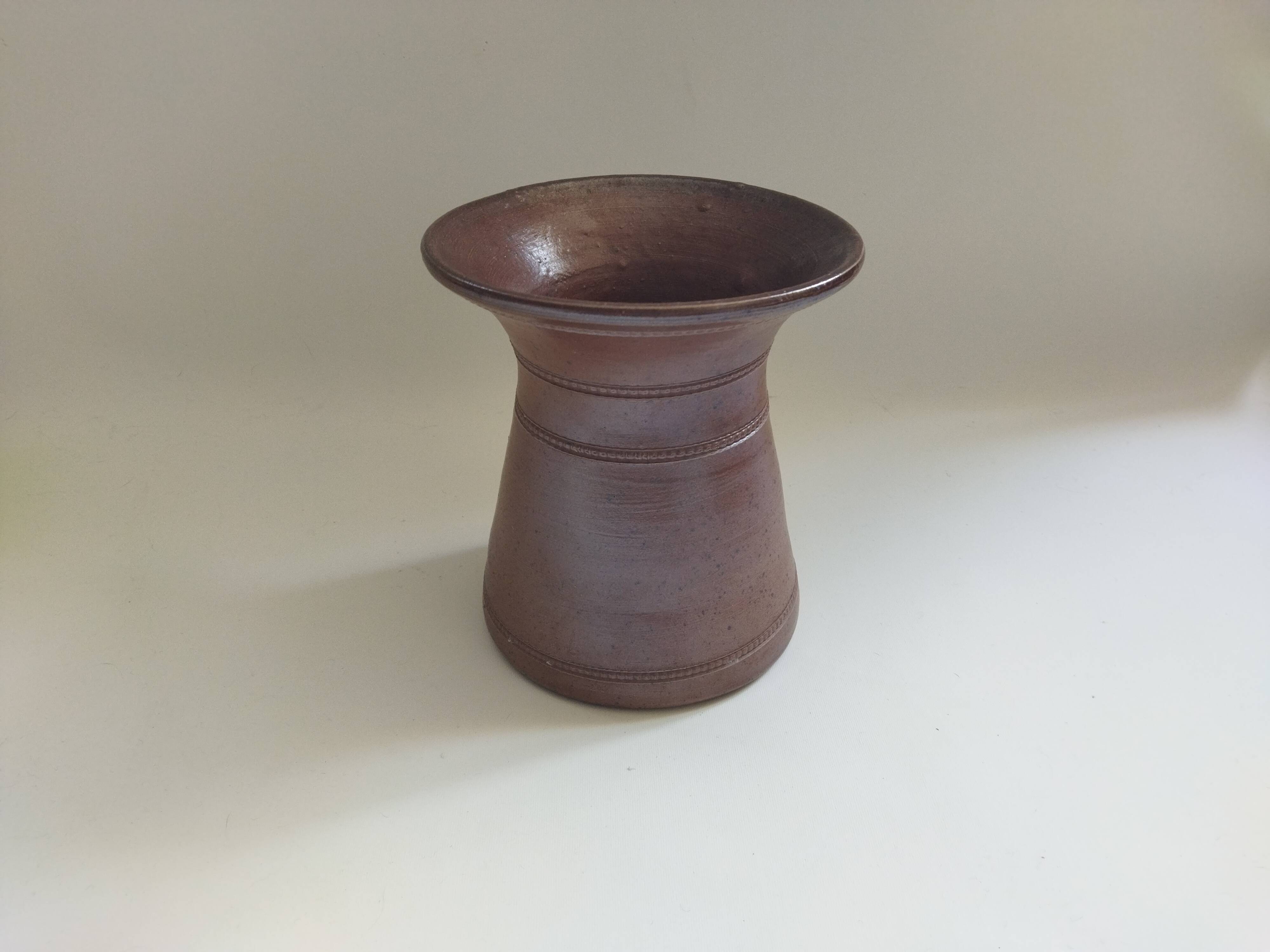 Stoneware vase by Bonny