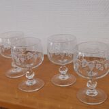 Set of 7 white wine glasses on feet, grape decoration and Luminarc vine shoot