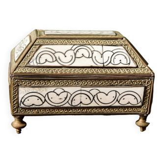 Berber box in camel bones and brass