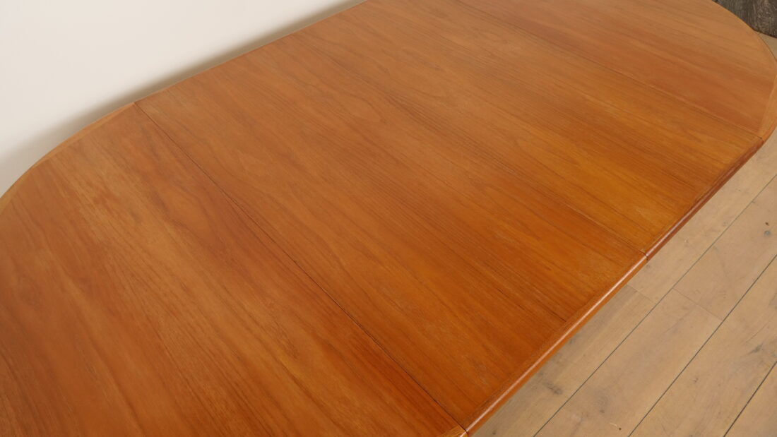 Vintage round dining table | Teak | Extendable | 120–220 cm