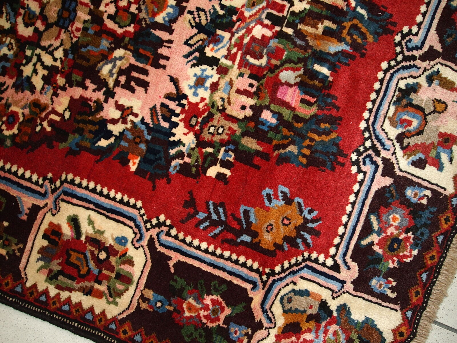 Carpet Persian Bahtiari 114cm x 152cm 1970 s