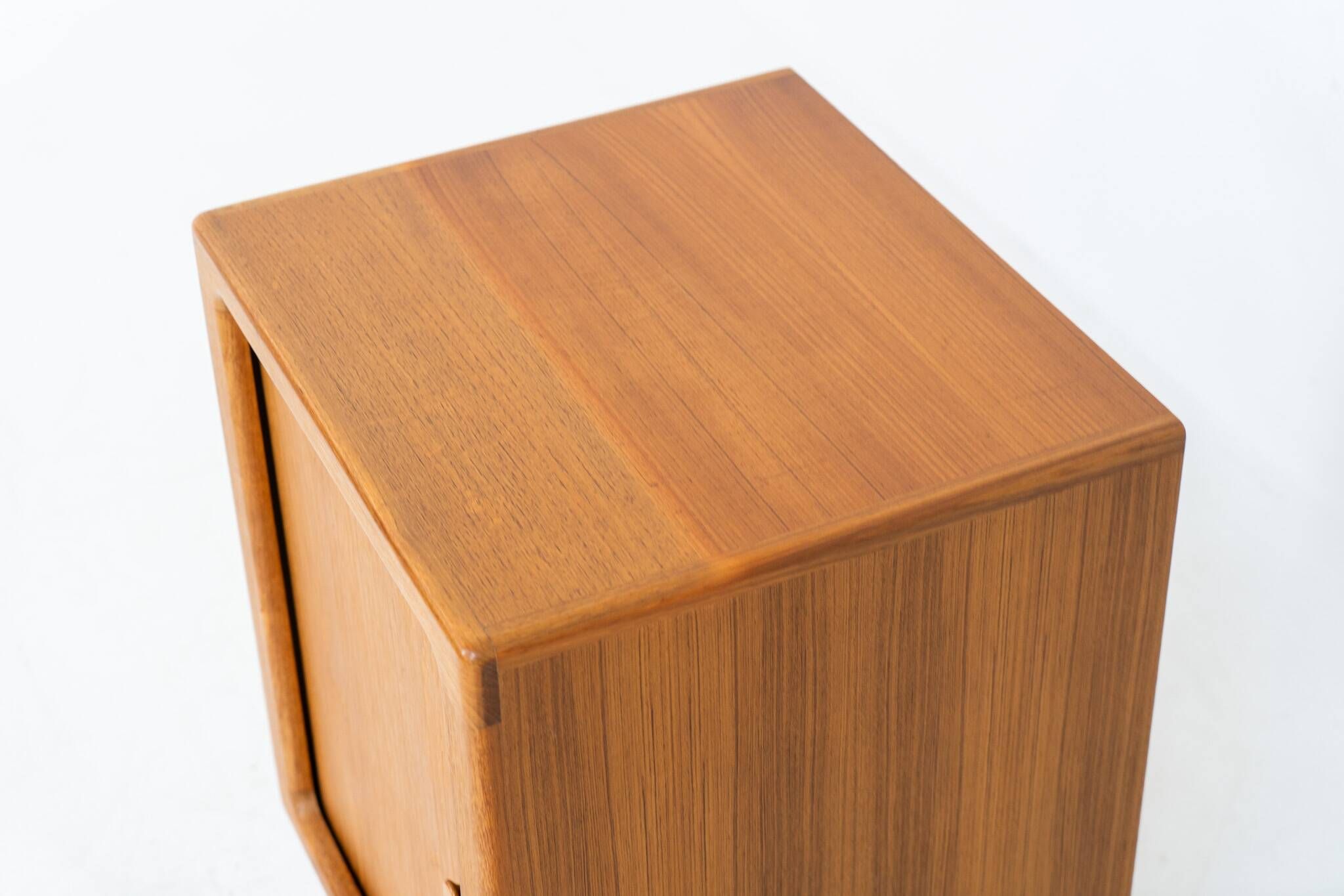 Cabinet avec porte tambour par CFC Silkeborg