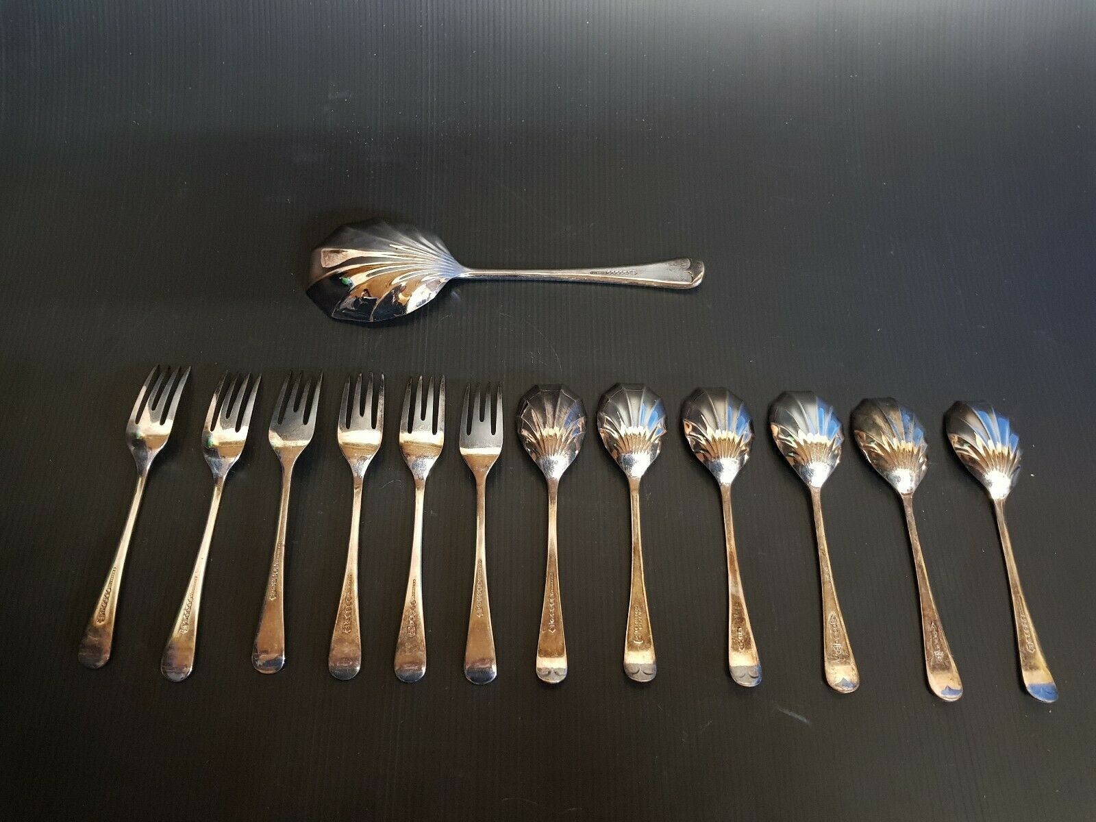 Ménagère en argent massif du XIVème siècle