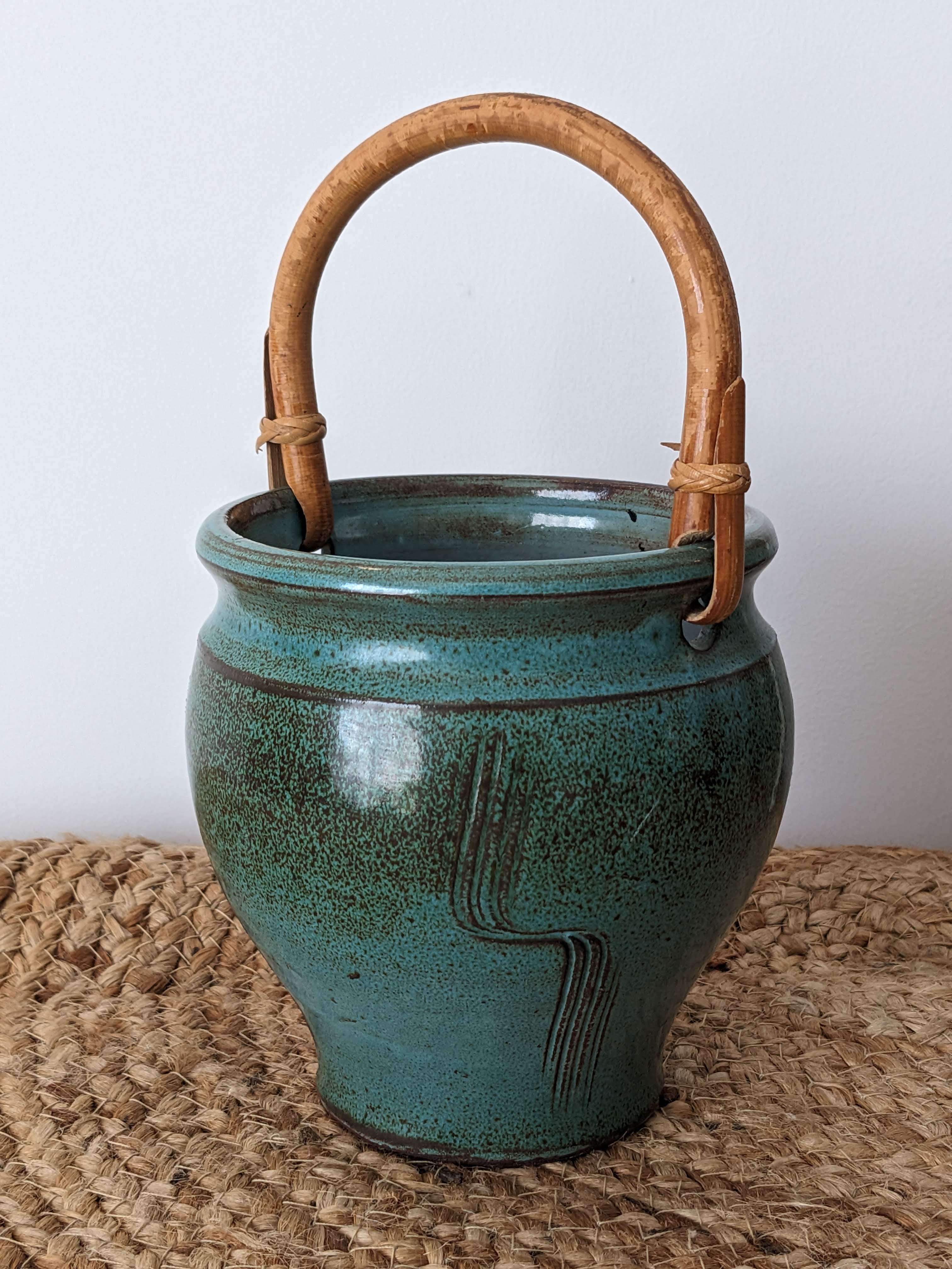 Ceramic pot with rattan handle