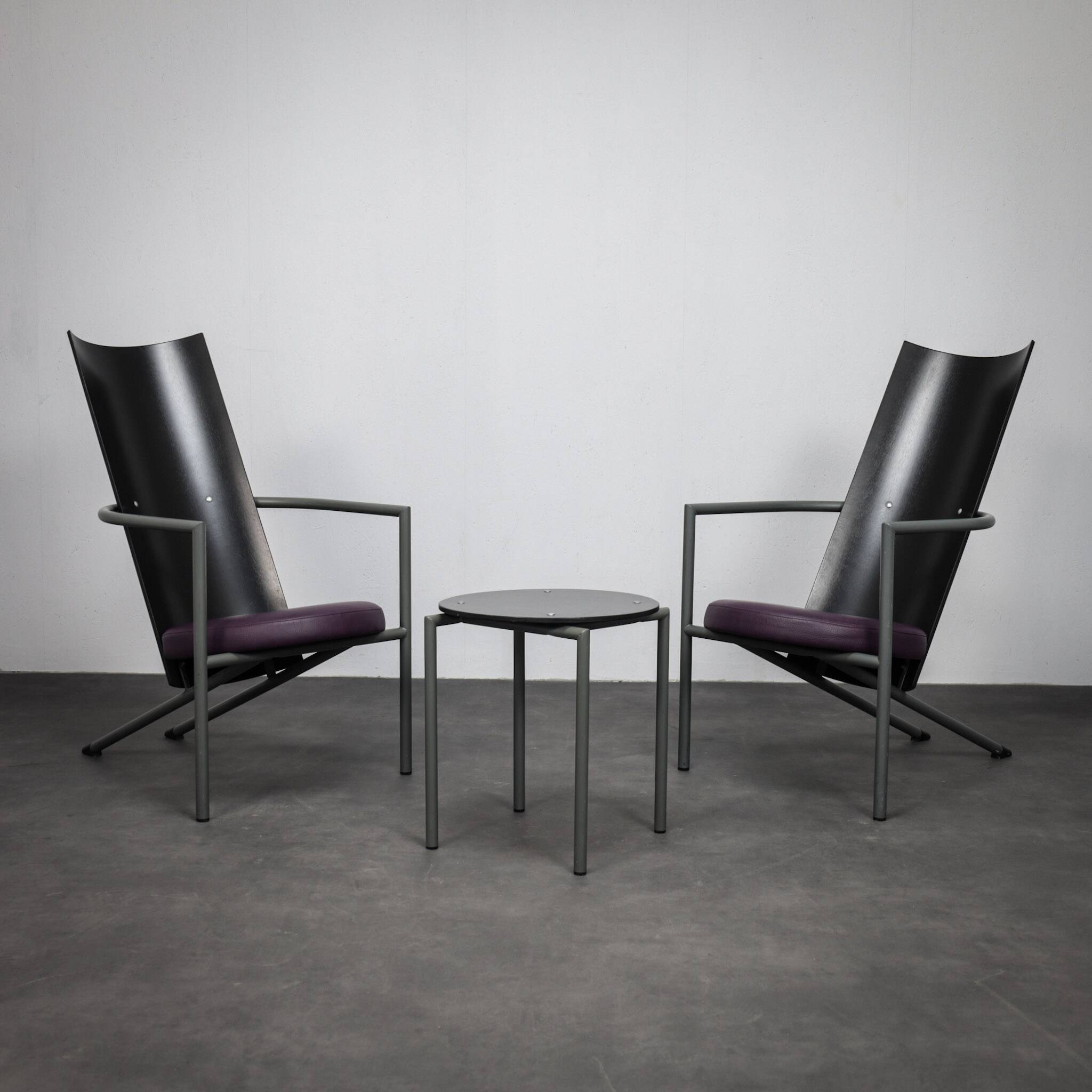 Pair of postmodern armchairs with side table (1980s)