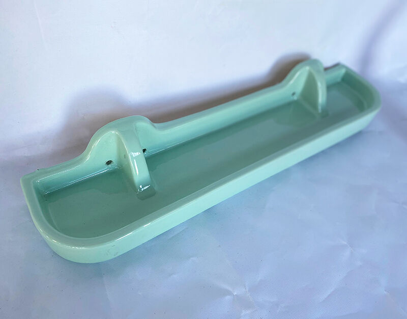 Green porcelain shelf