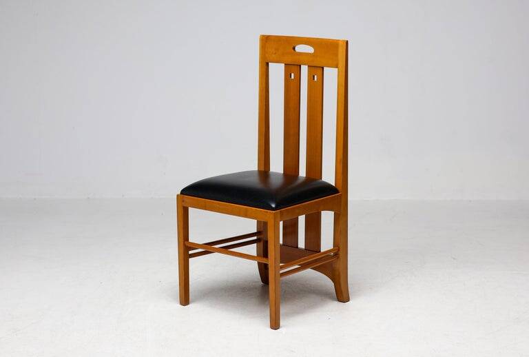 Table Frank Lloyd Wright ‘608 Taliesin’ + four Mackintosh chairs “309 Ingram”