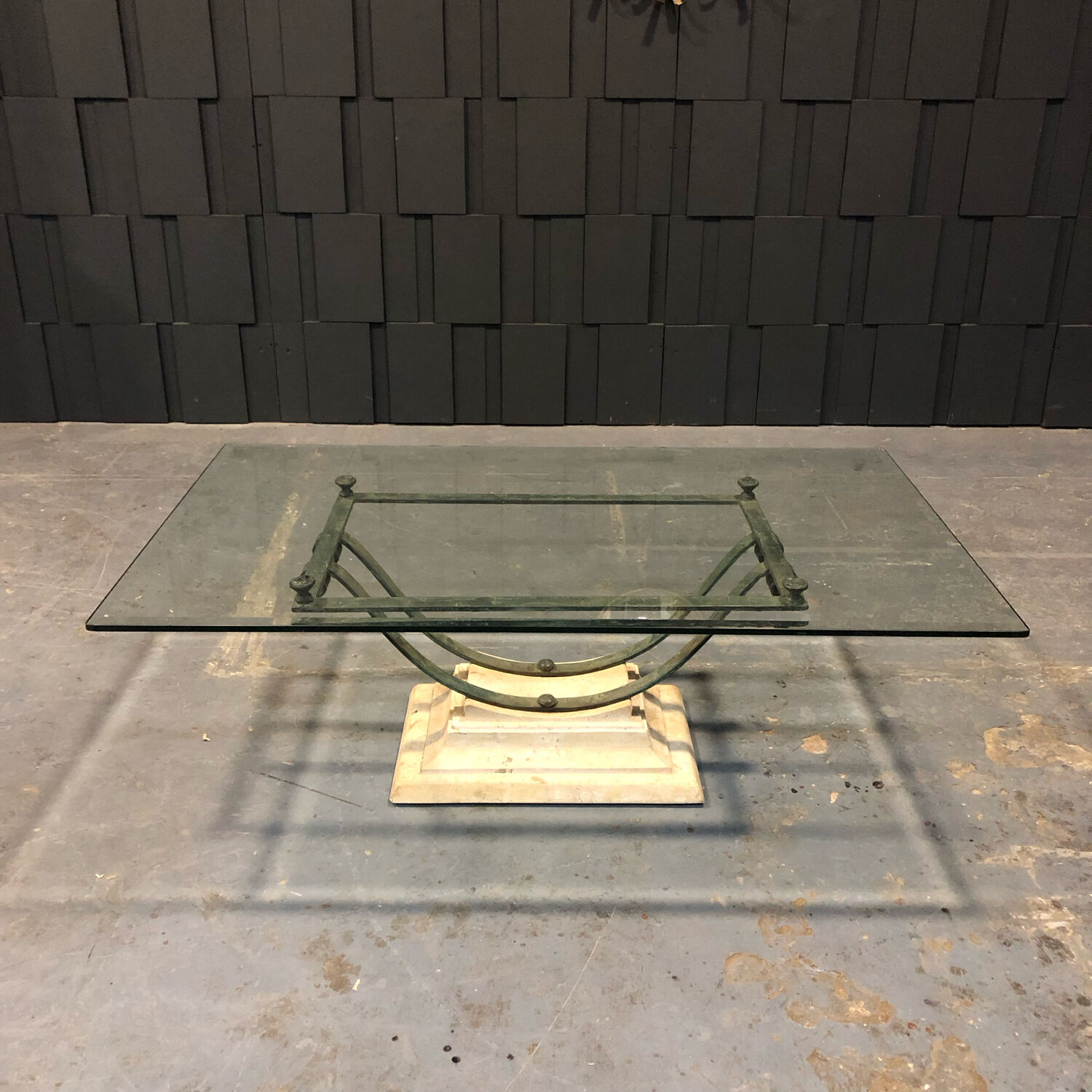 Table basse fer et verre patine antique