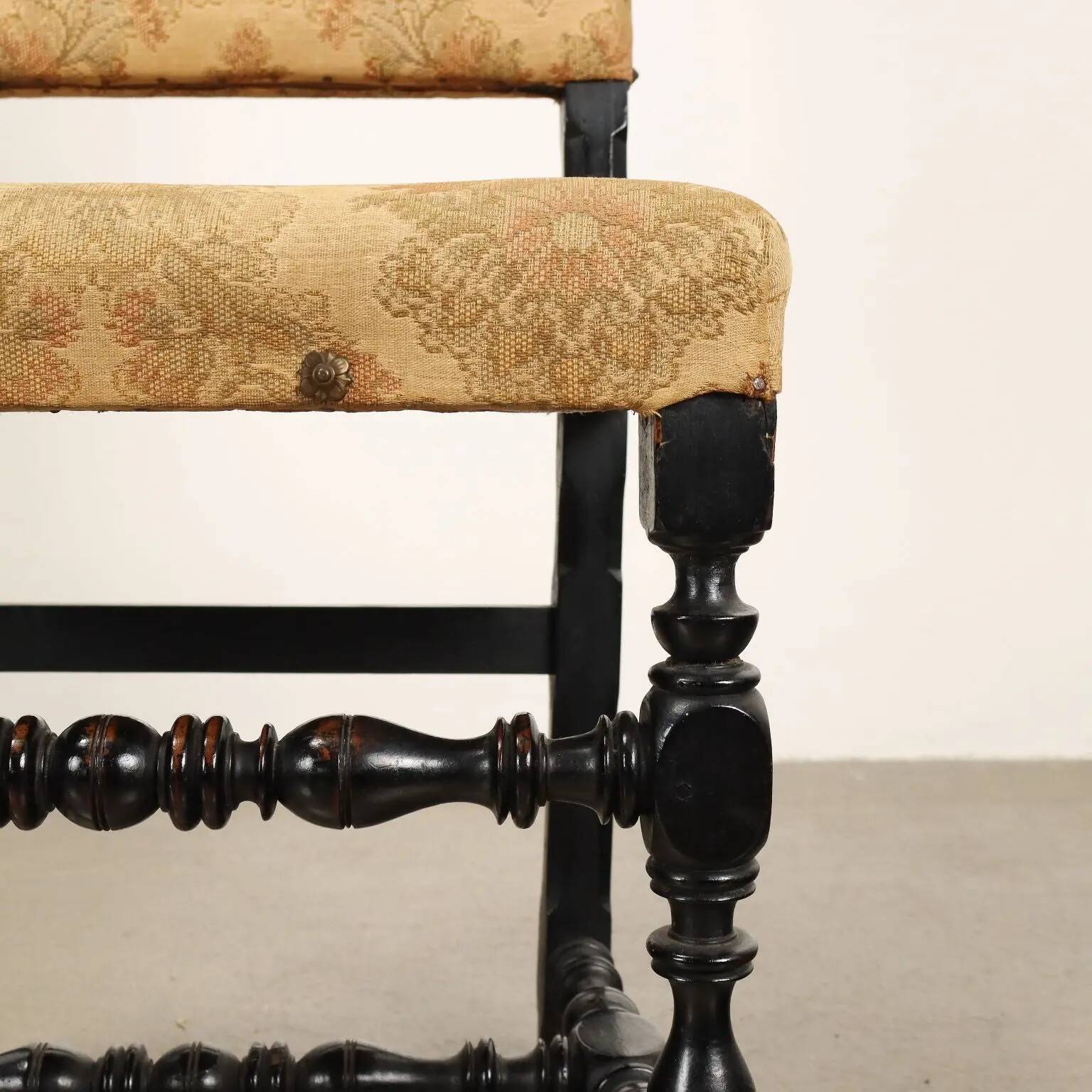 Antique Baroque chairs in ebonised walnut, Italy, 18th century.