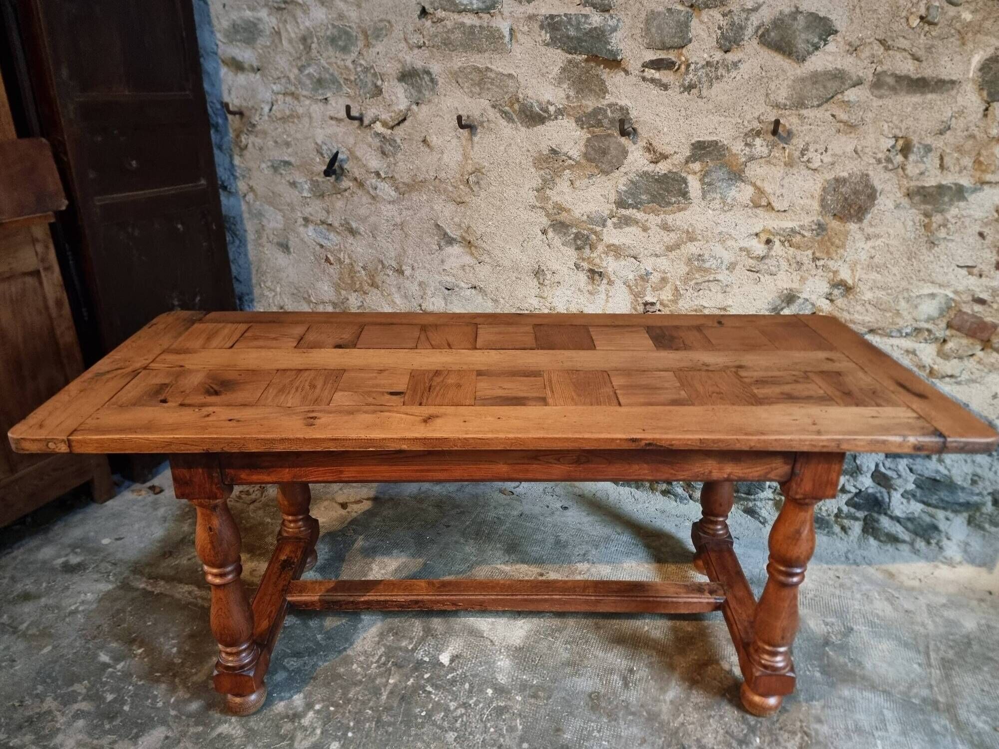French farmhouse table in oak – 1950-1970 – Top made of solid blocks