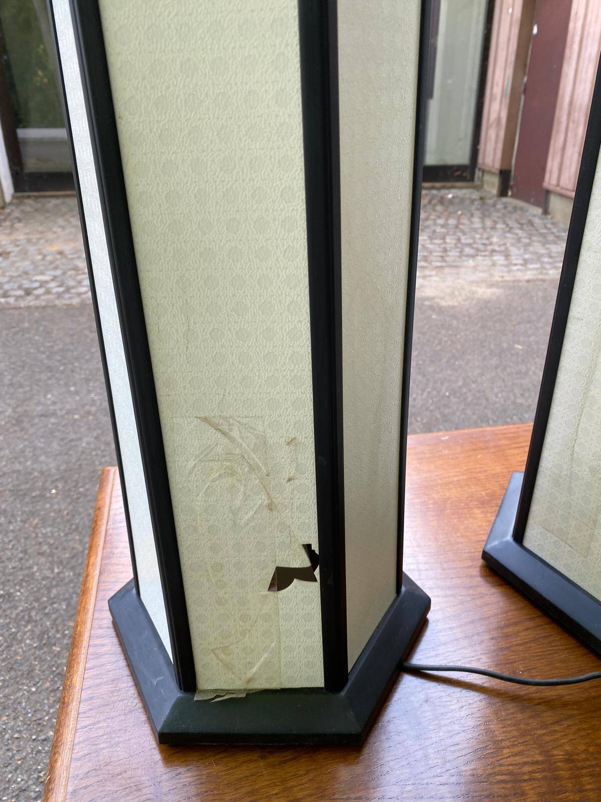 Column table lamps in the style of 90s Japanese lanterns.