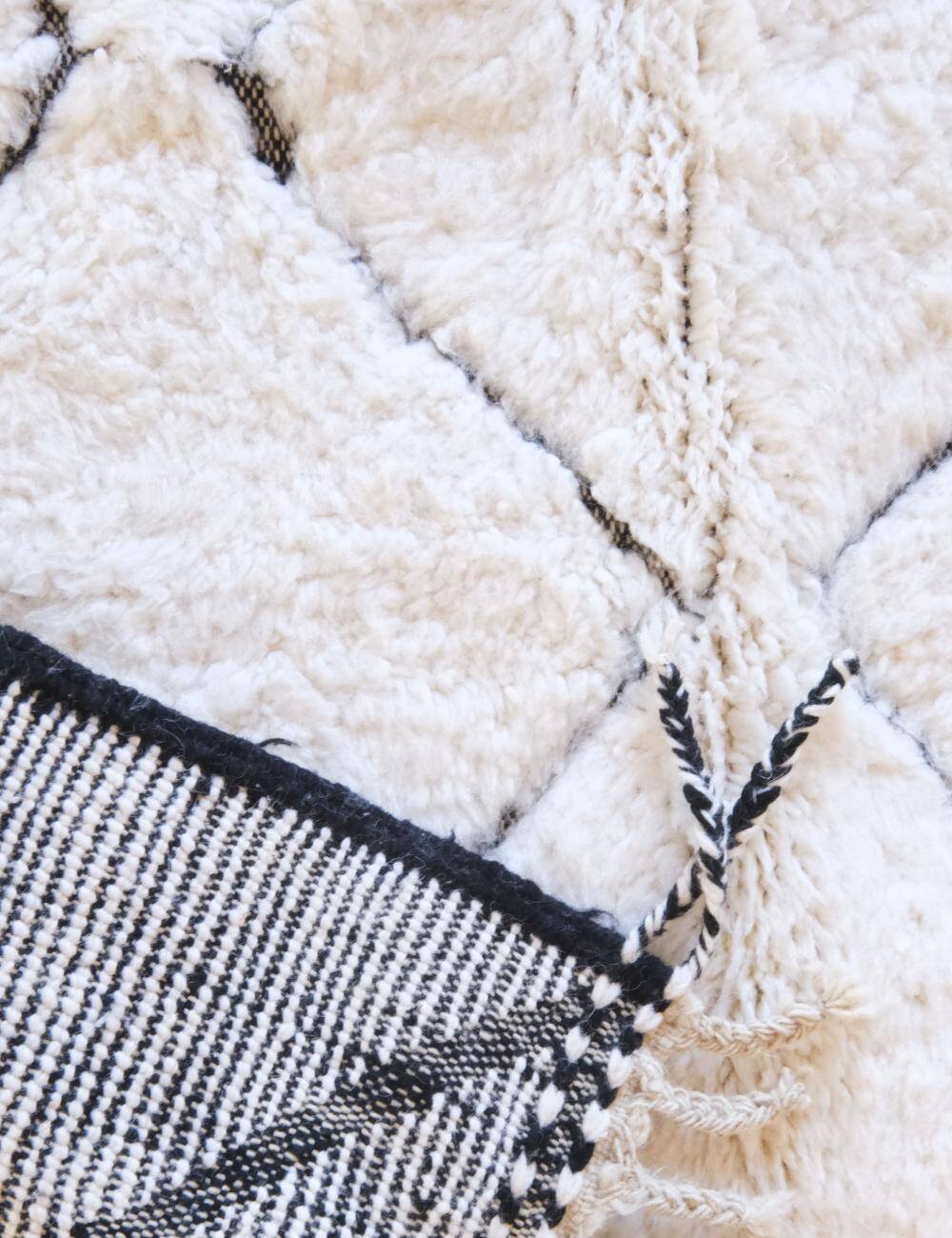 White Beni Ourain Rug - 208 x 137 cm