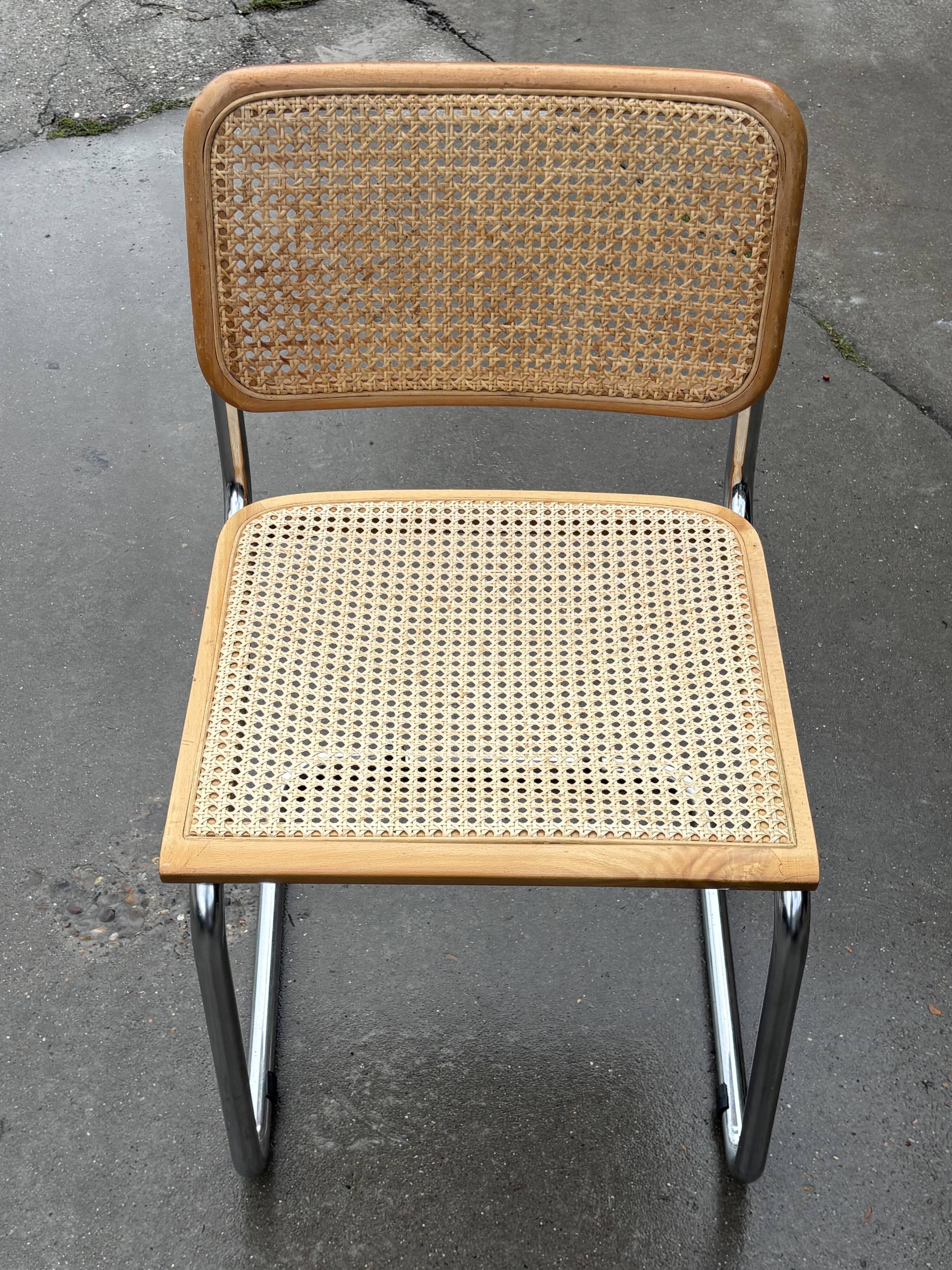 Chaise de design Cesca modèle B32 en chrome