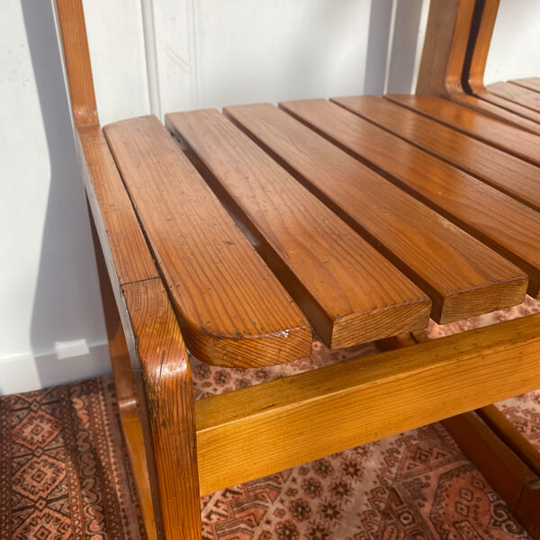 Paire de chaises traîneau vintage en pin massif