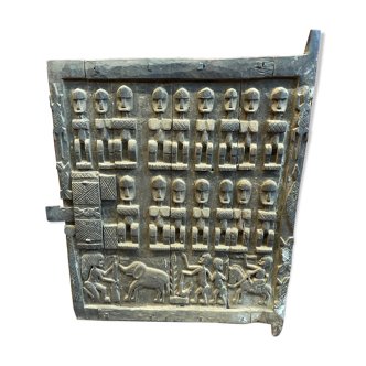 Ancien volet de grenier du Mali dogon avec sa serrure