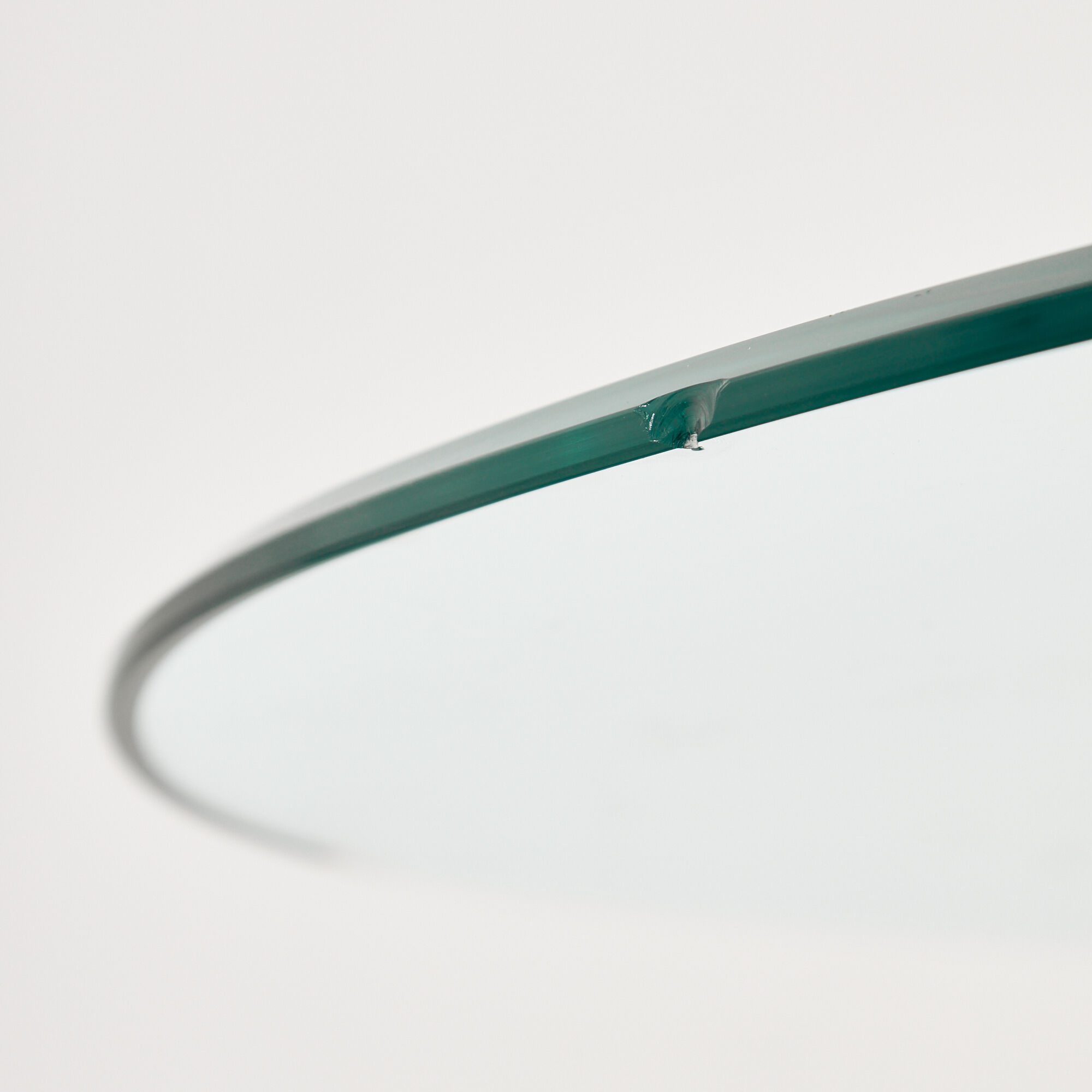 Table basse en laiton et verre