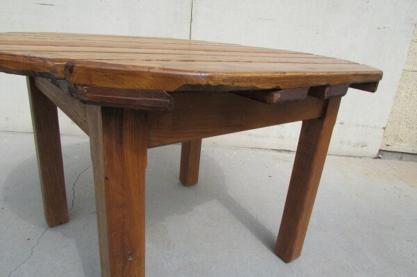 Garden table in acacia