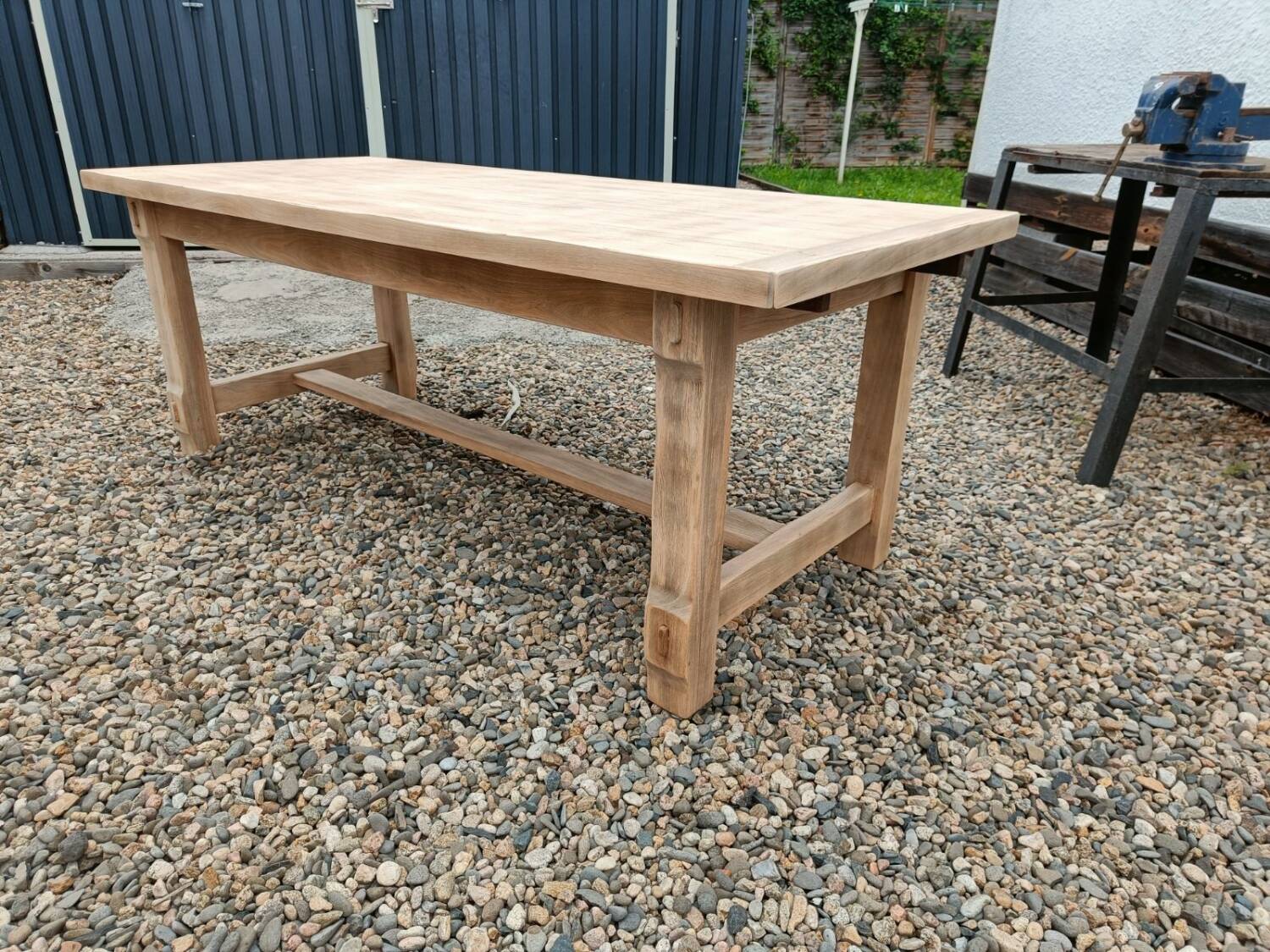 Farm table