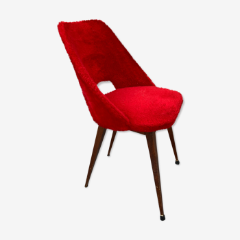 Chaise tonneau en moumoute rouge
