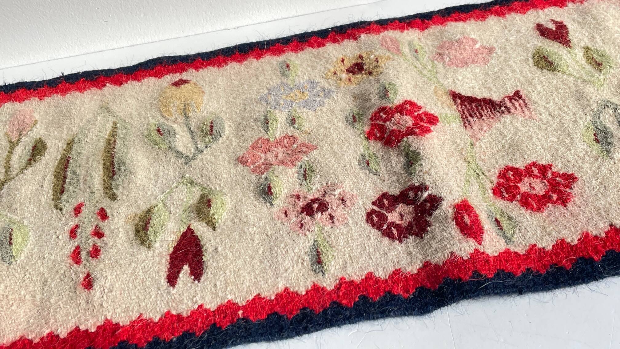 Tapis Rollakan décor de tulipes vintage