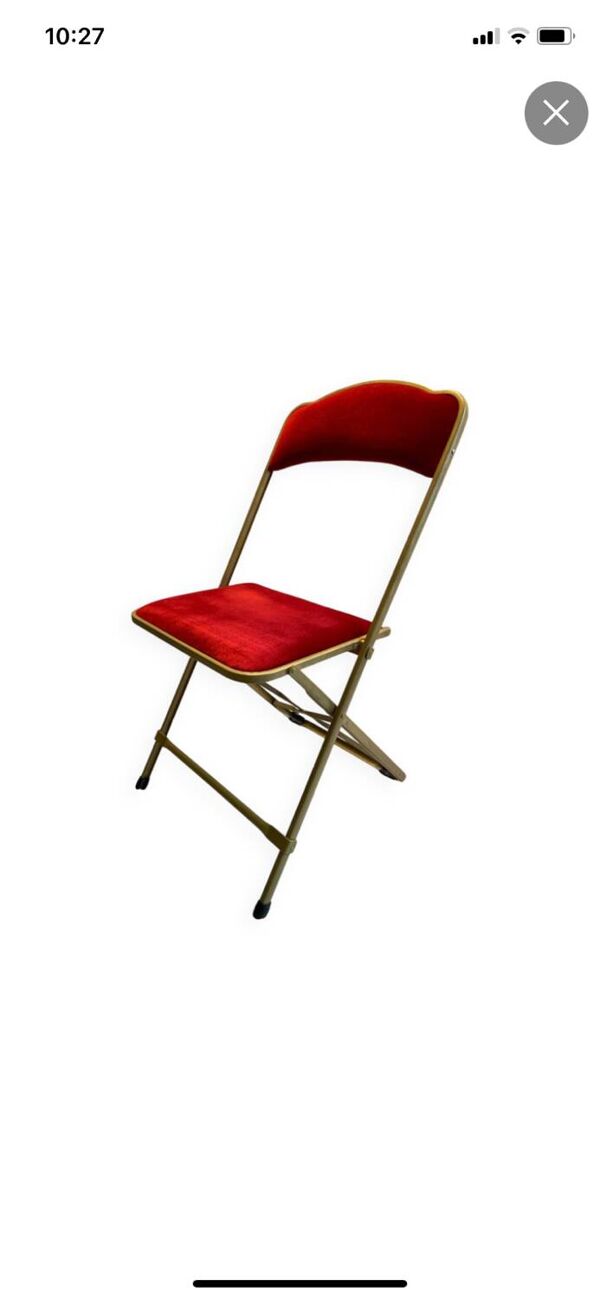 2 chaises en métal et velours rouge