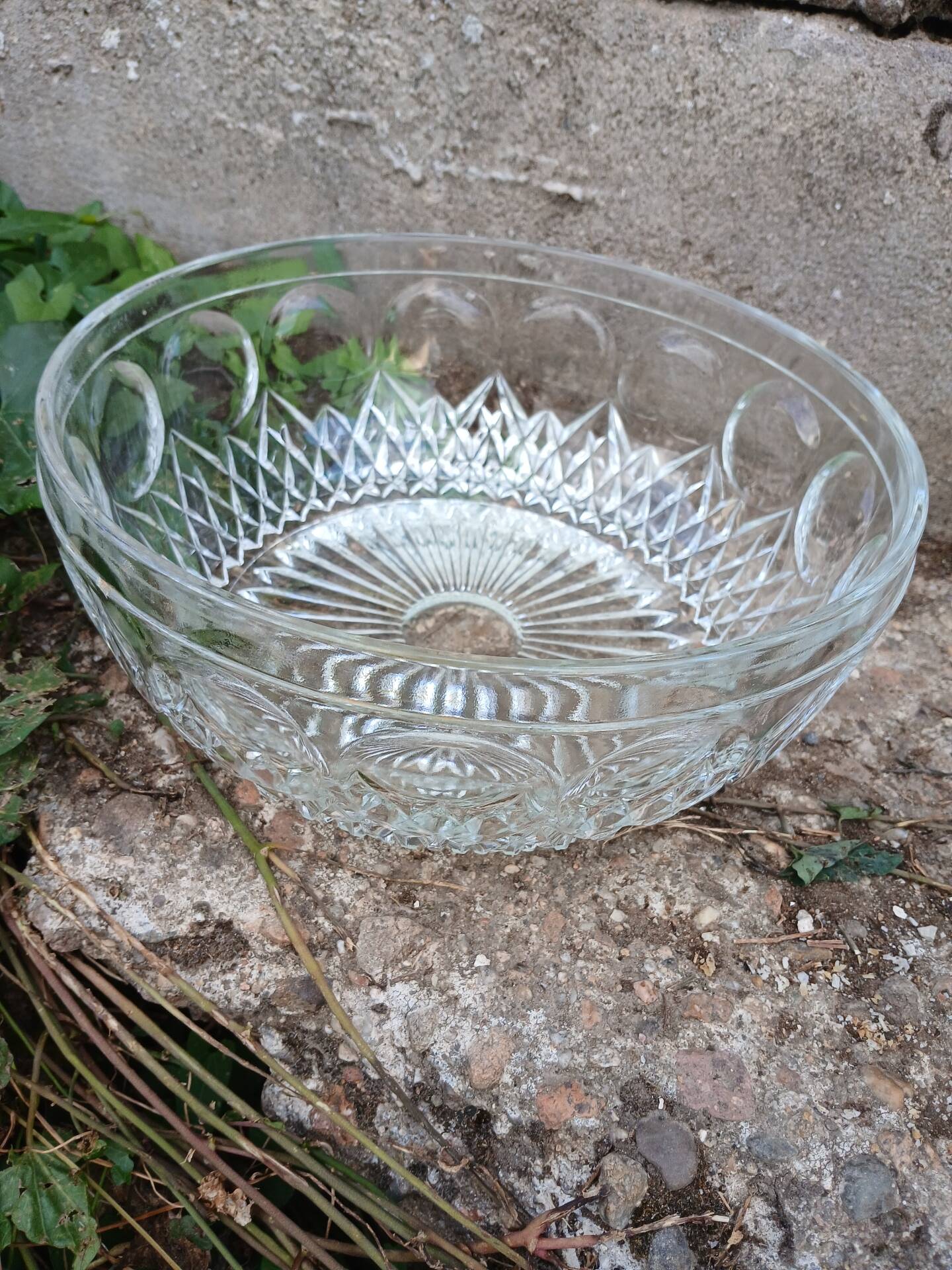 Saladier vintage en verre taillé 