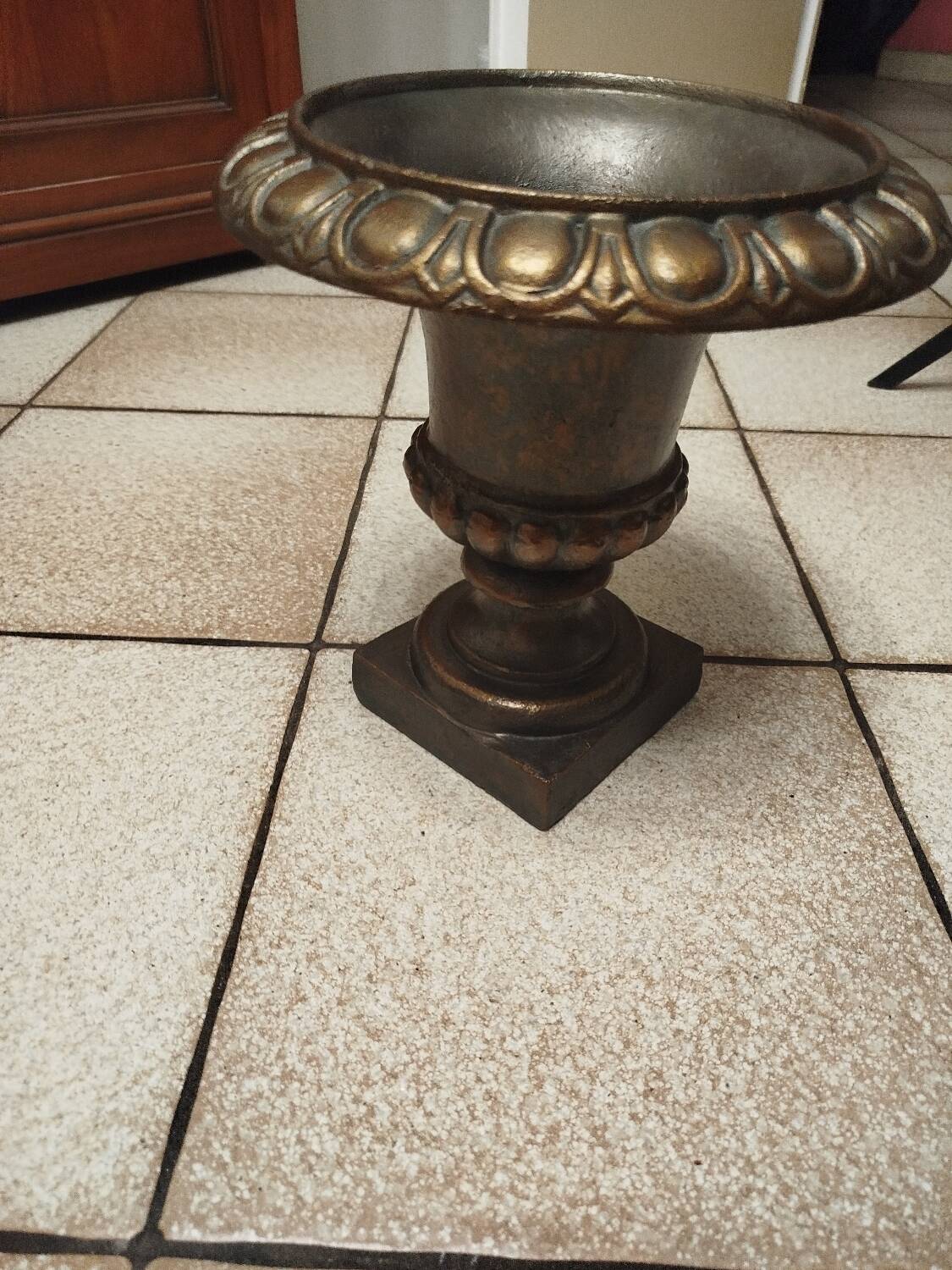 Medici vase 30 cm in cast iron 19th century  
Golden patina