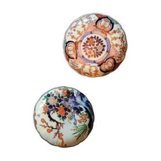Lot of two plates made of earthenware Imari Japan