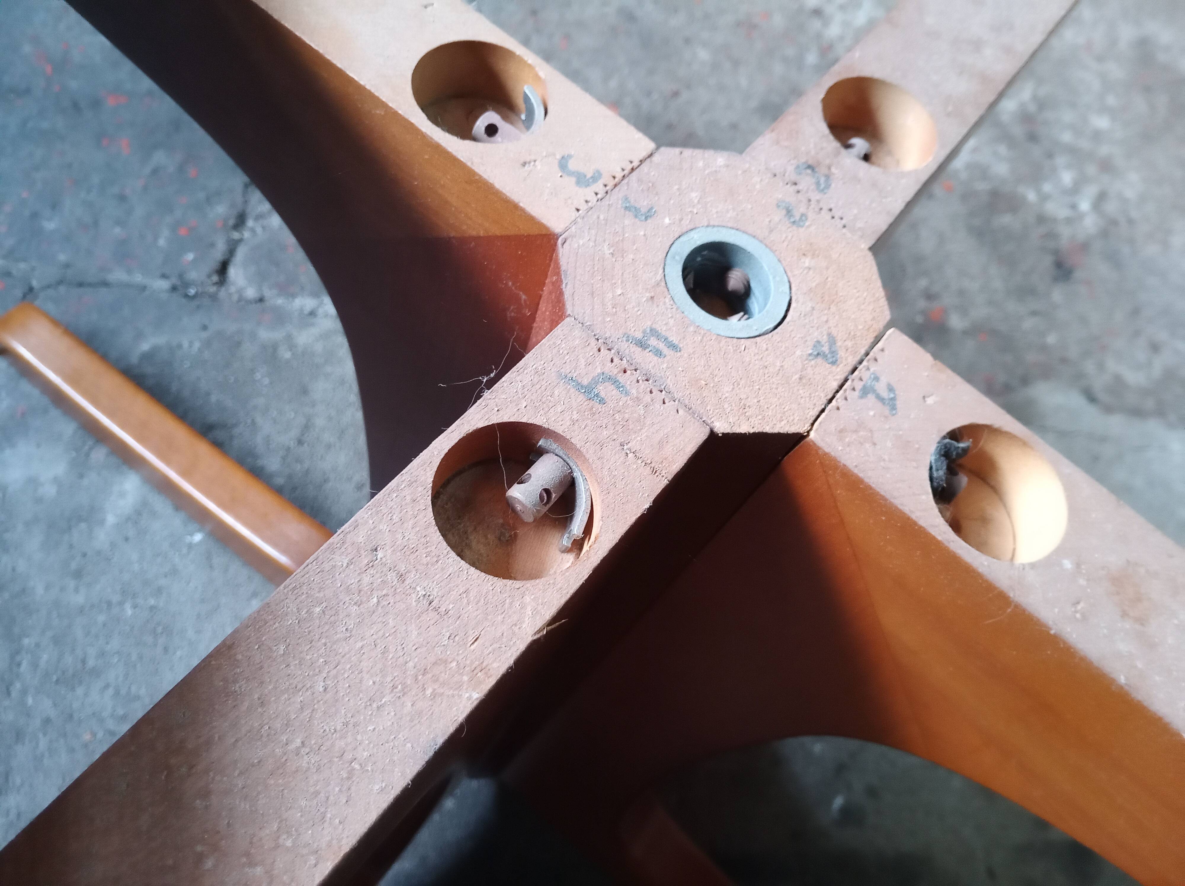 Scandinavian extending table