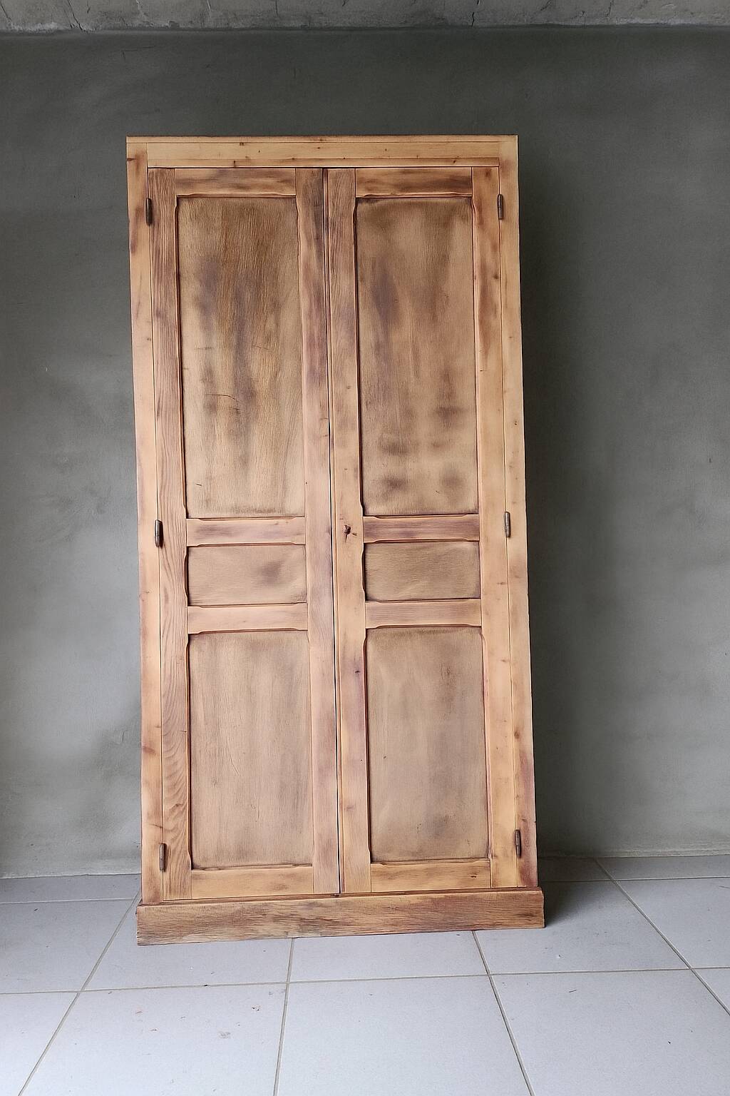 Armoire parisienne