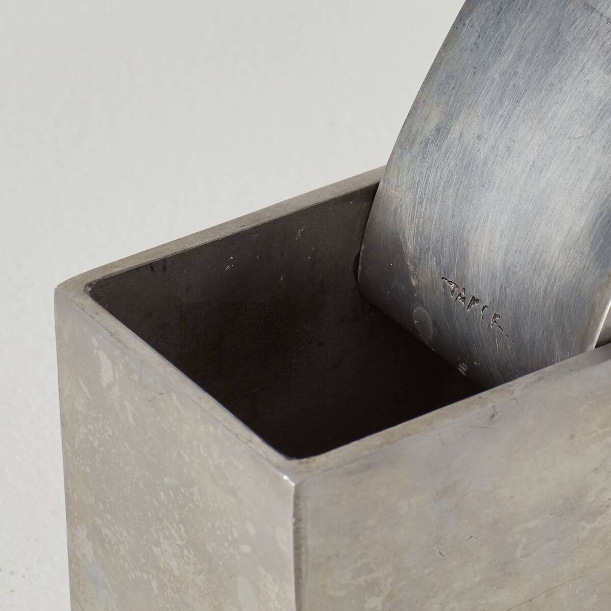 Philippe Starck Ray Hollis Cendrier pour XO, France 1997